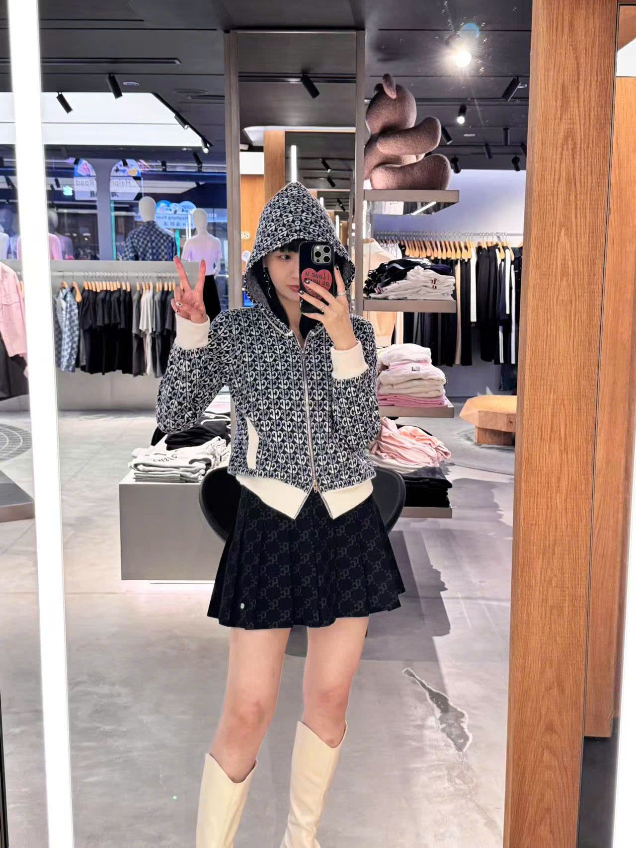  Áo len full logo khóa zip 