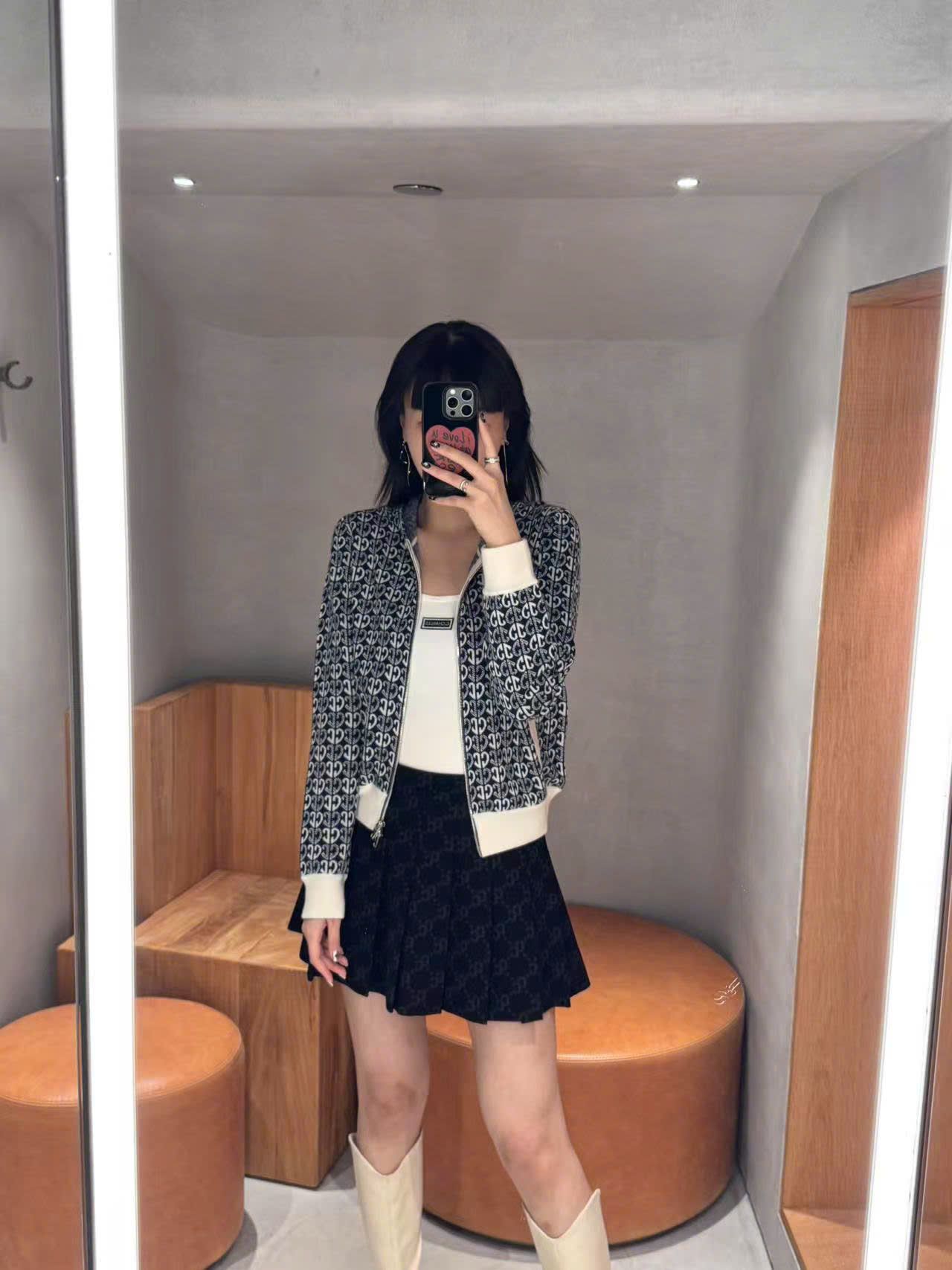  Áo hai dây trắng Logo chữ nhật nhỏ ngực 