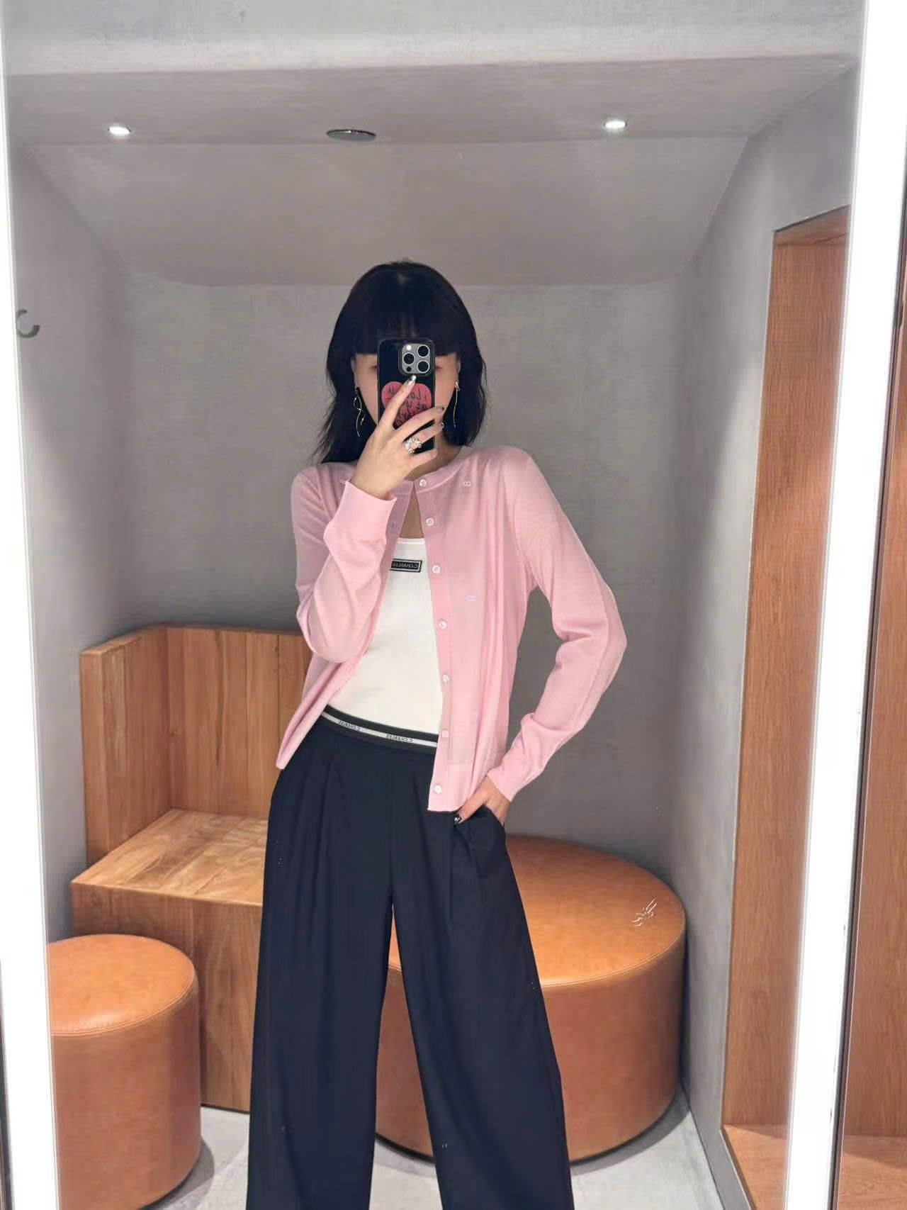  Áo CDG hồng dài tay, logo trắng nhỏ 