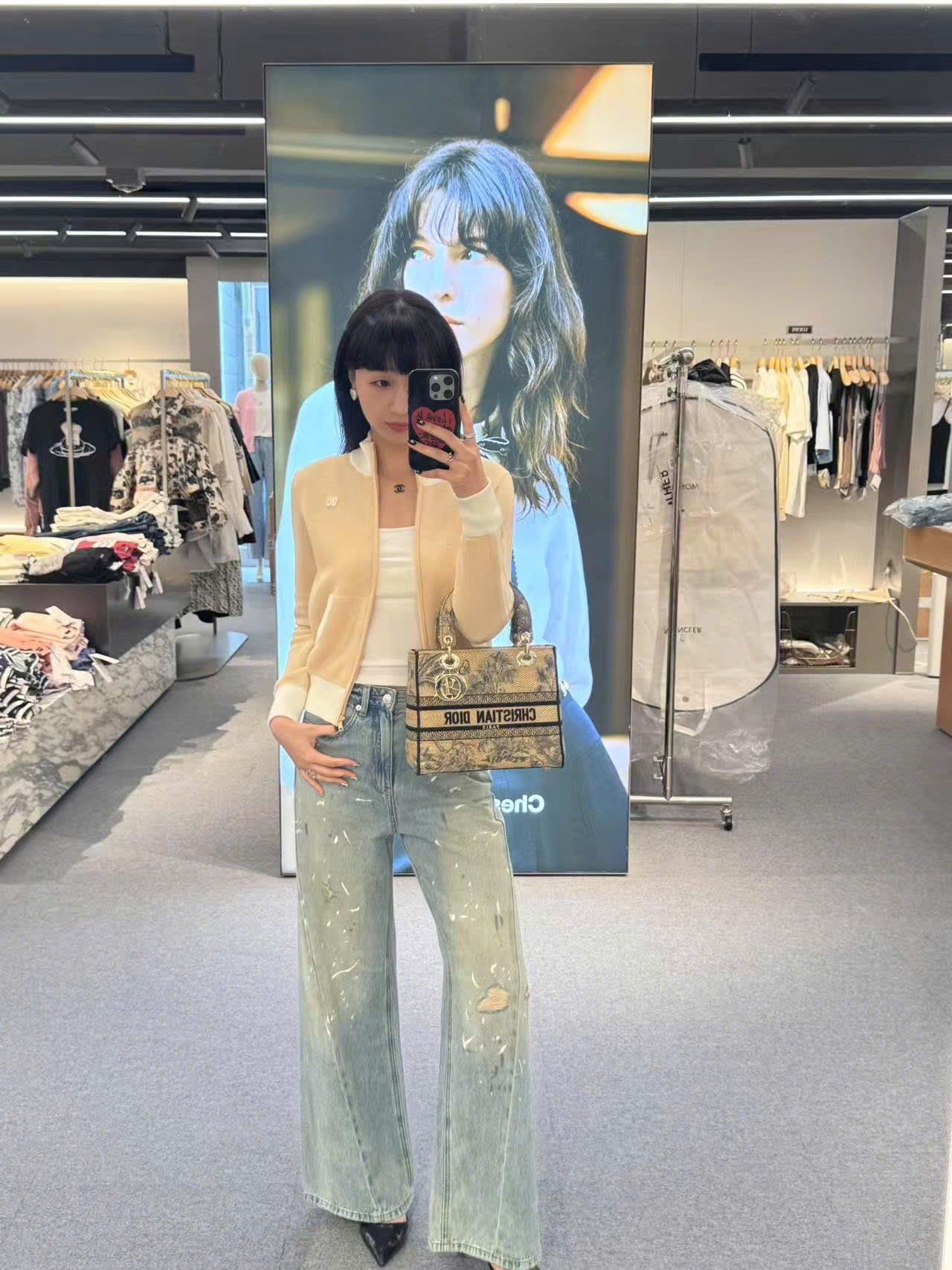  8.Quần Jean ly chéo , vẩy sơn 