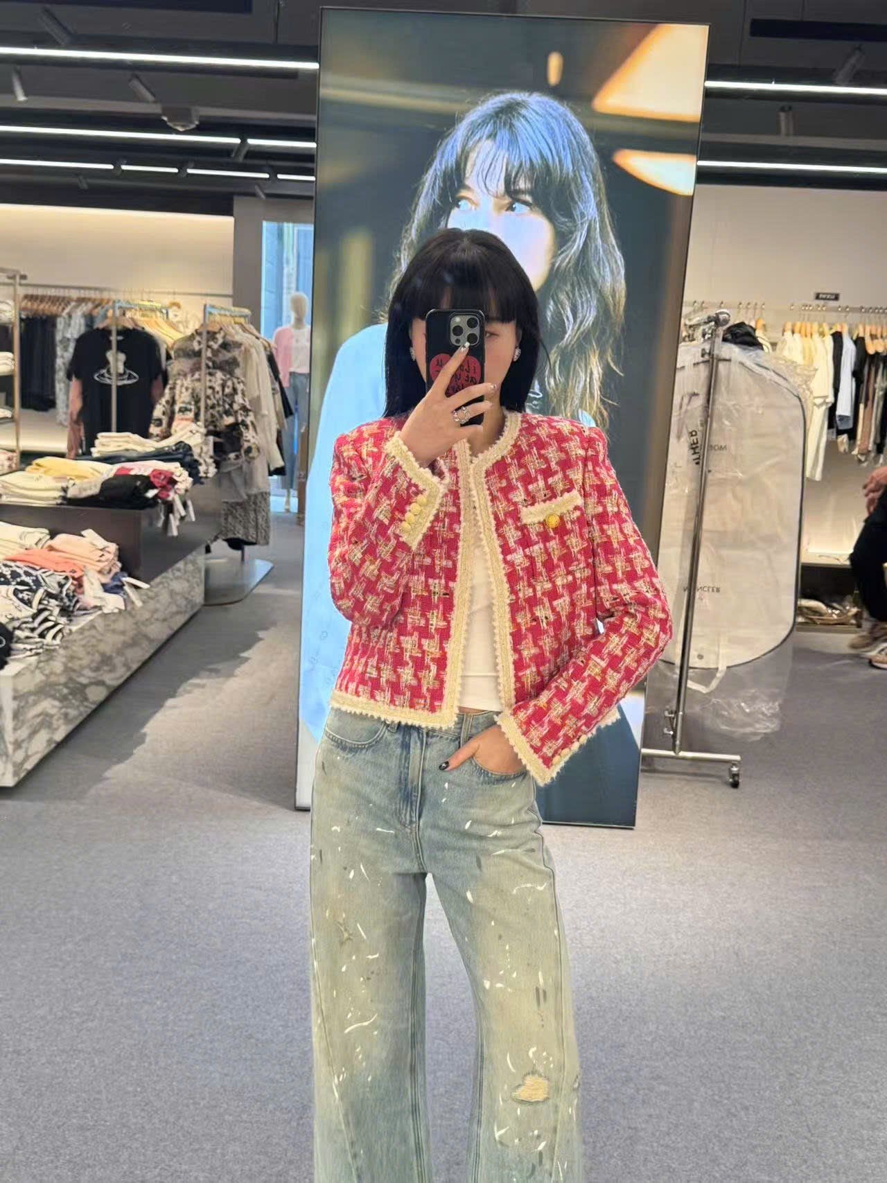  8.Quần Jean ly chéo , vẩy sơn 