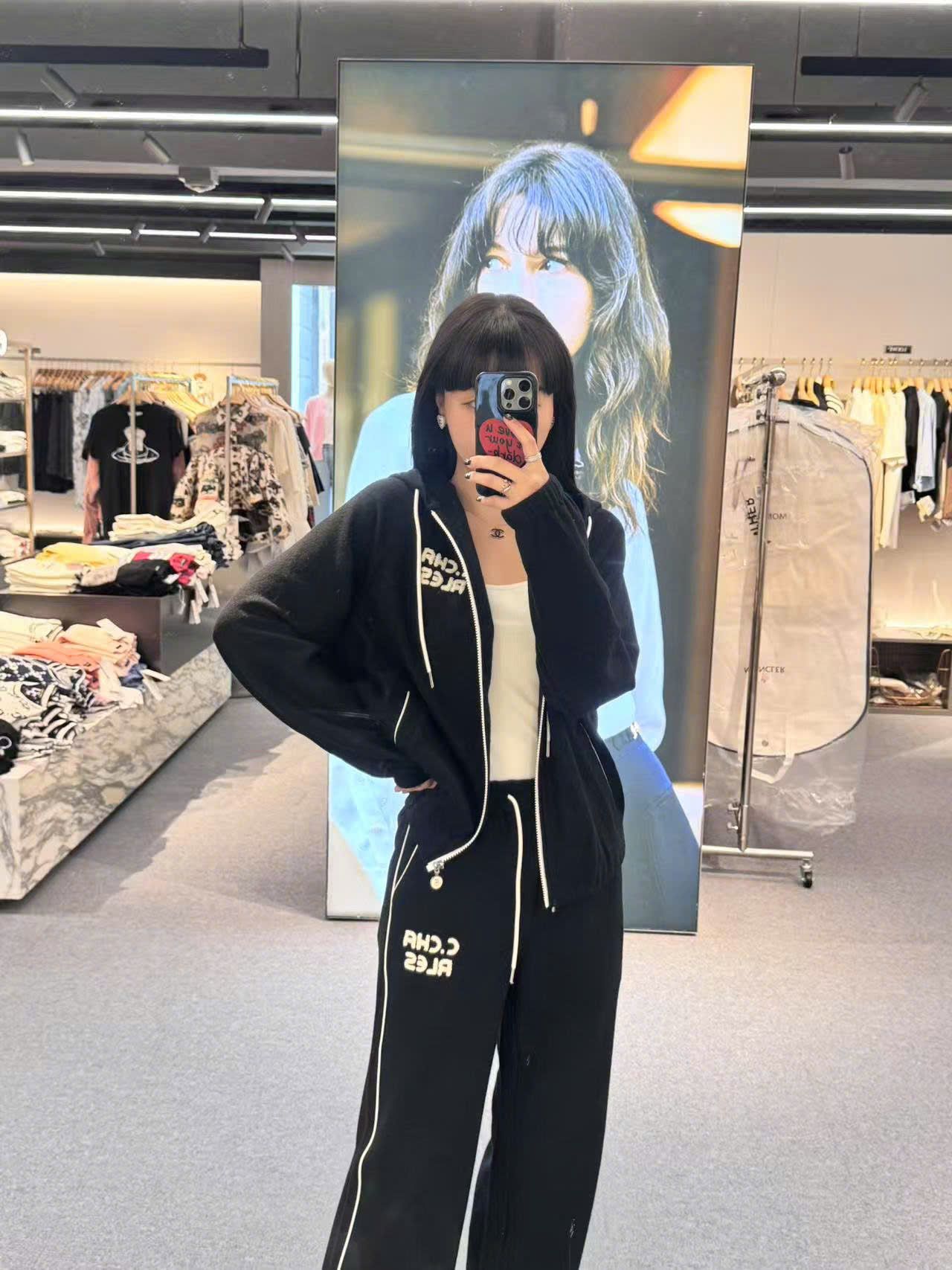  Áo khoác đen, kéo khóa trắng có mũ set 