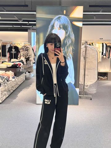  Bộ áo khoác kéo khóa có mũ và quần đen cạp chun - chữ C.Charles trắng set 