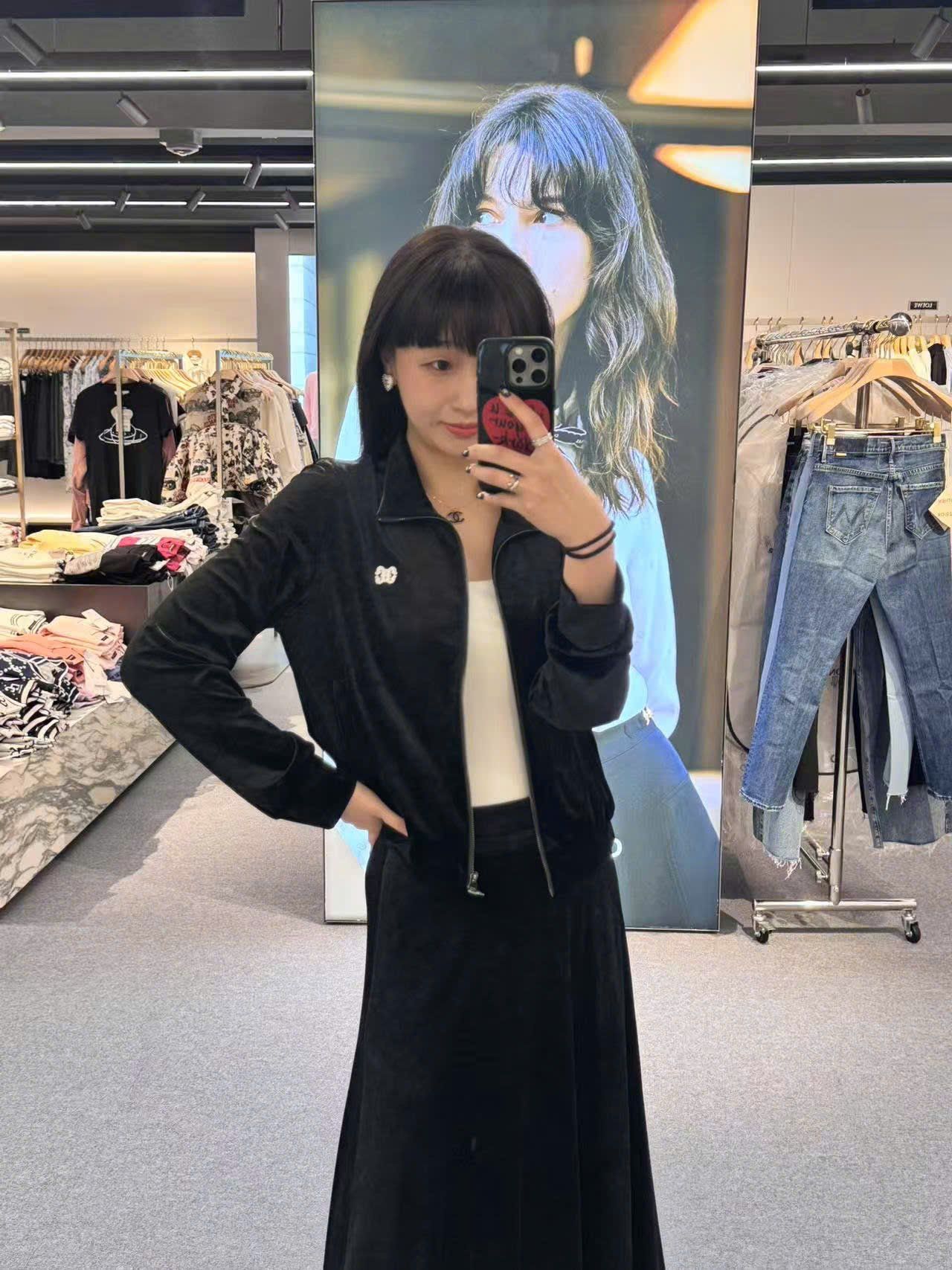  2.Áo khoác nhung đen -logo ngực trái 