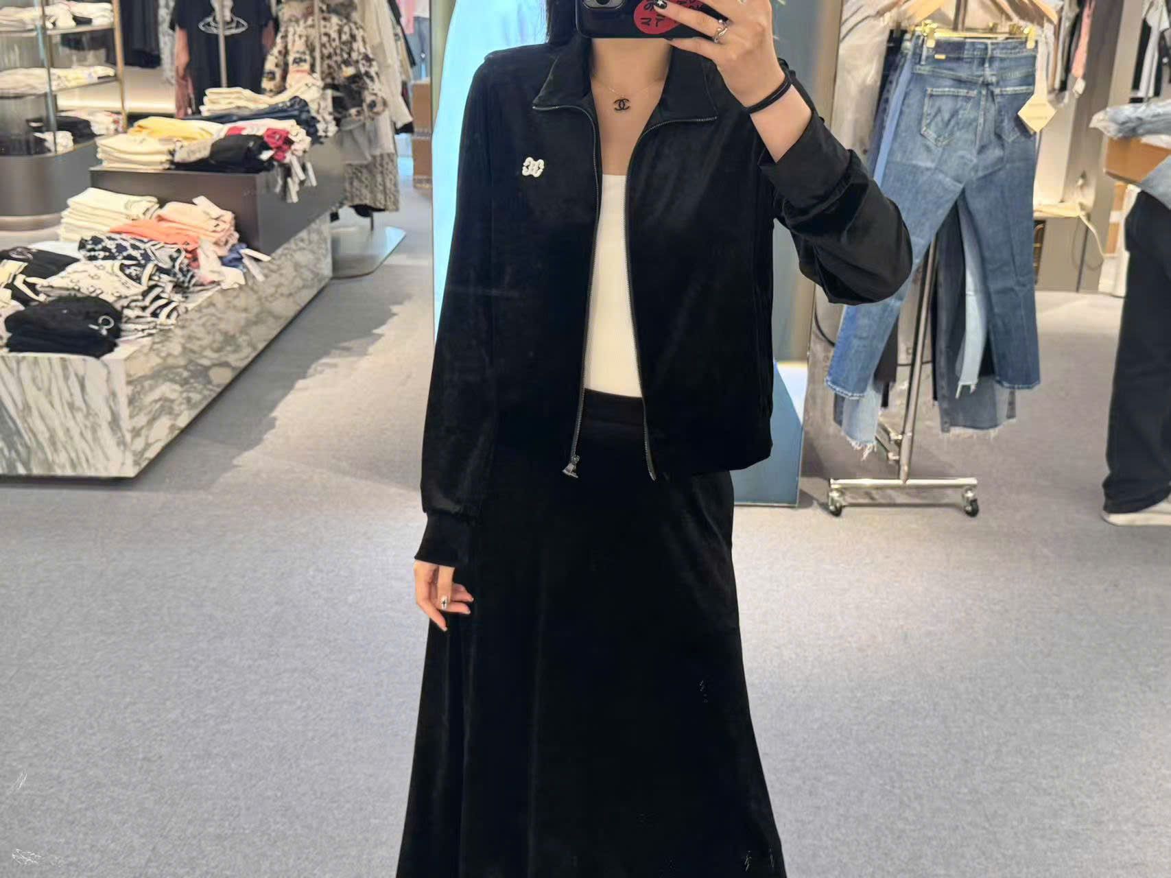  2.Áo khoác nhung đen -logo ngực trái 