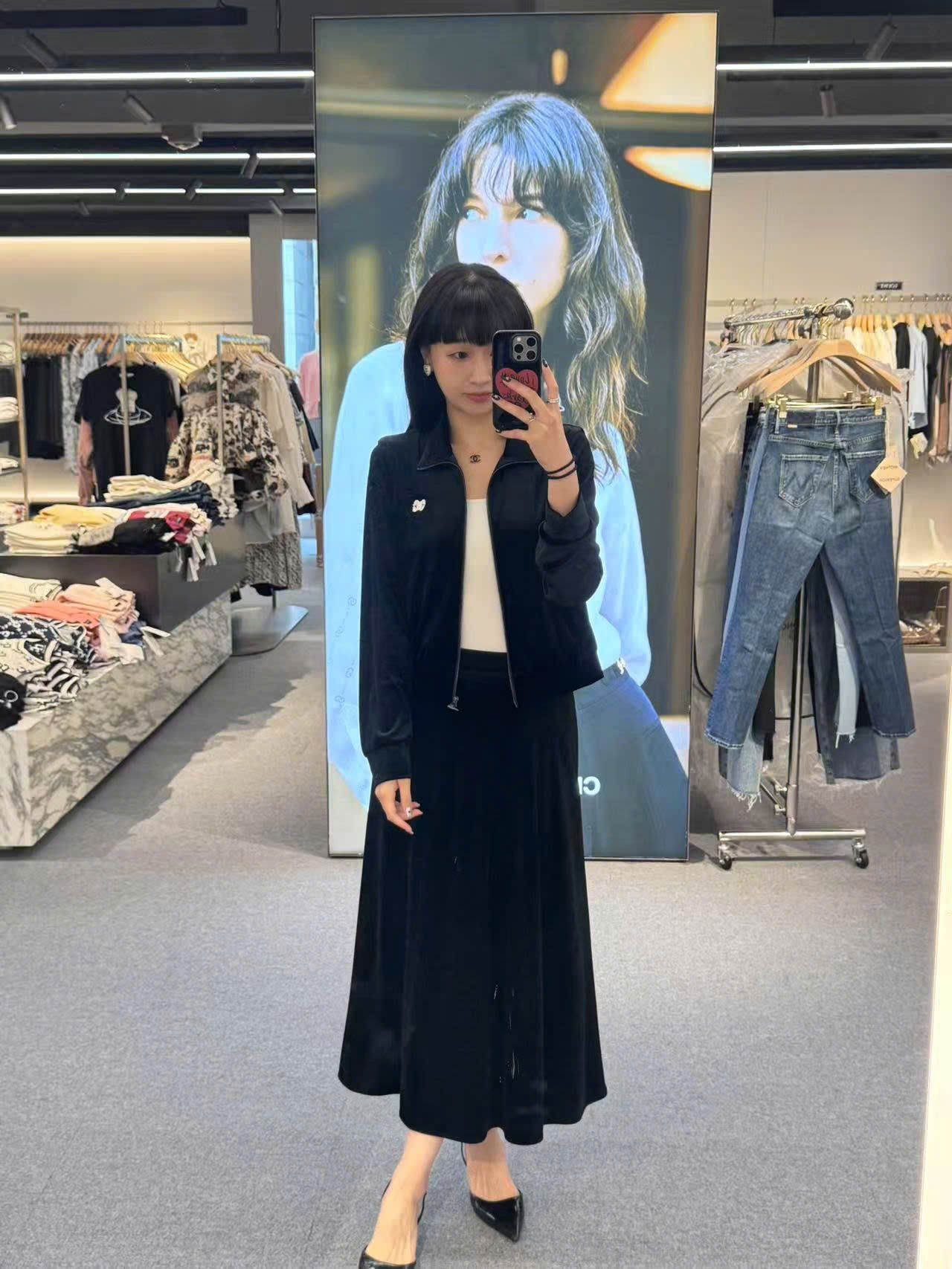  2.Áo khoác nhung đen -logo ngực trái 