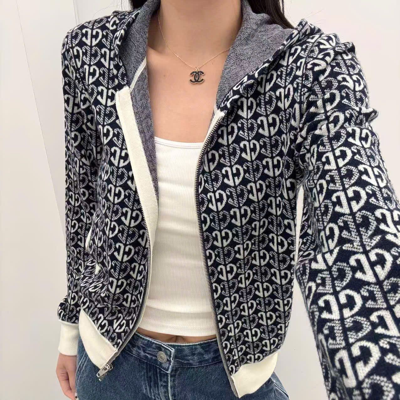  Áo len full logo khóa zip 