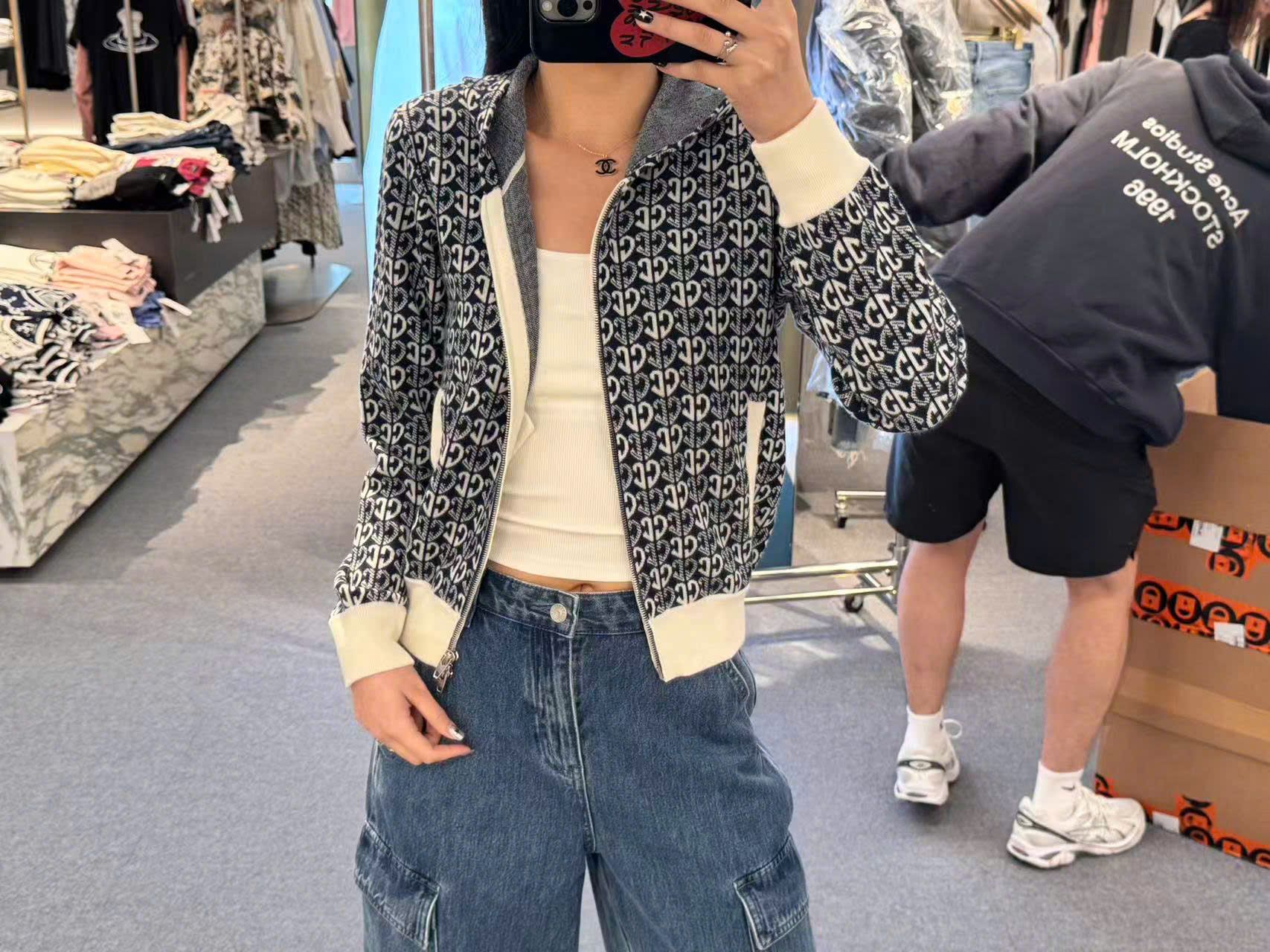  Áo len full logo khóa zip 