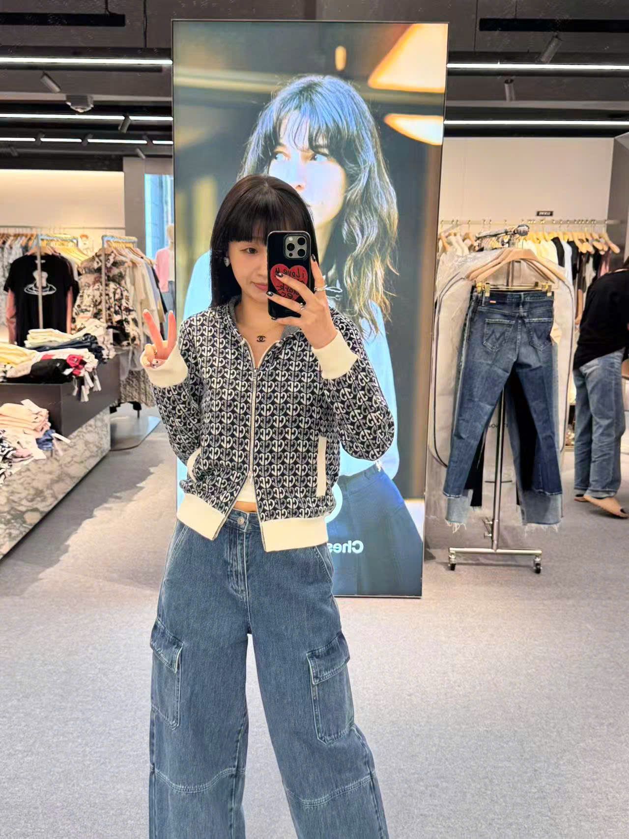  Áo len full logo khóa zip 