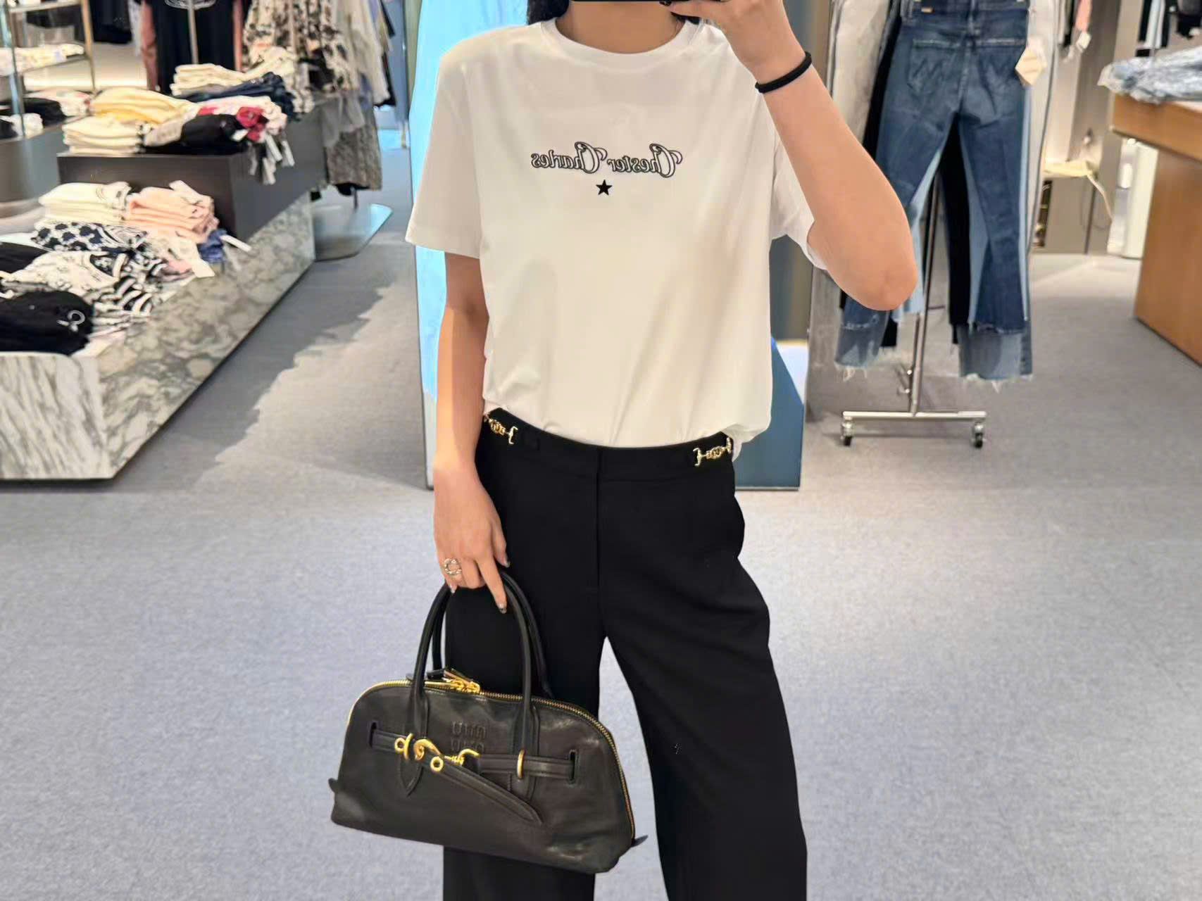  Áo phông trắng chữ + sao nhỏ 