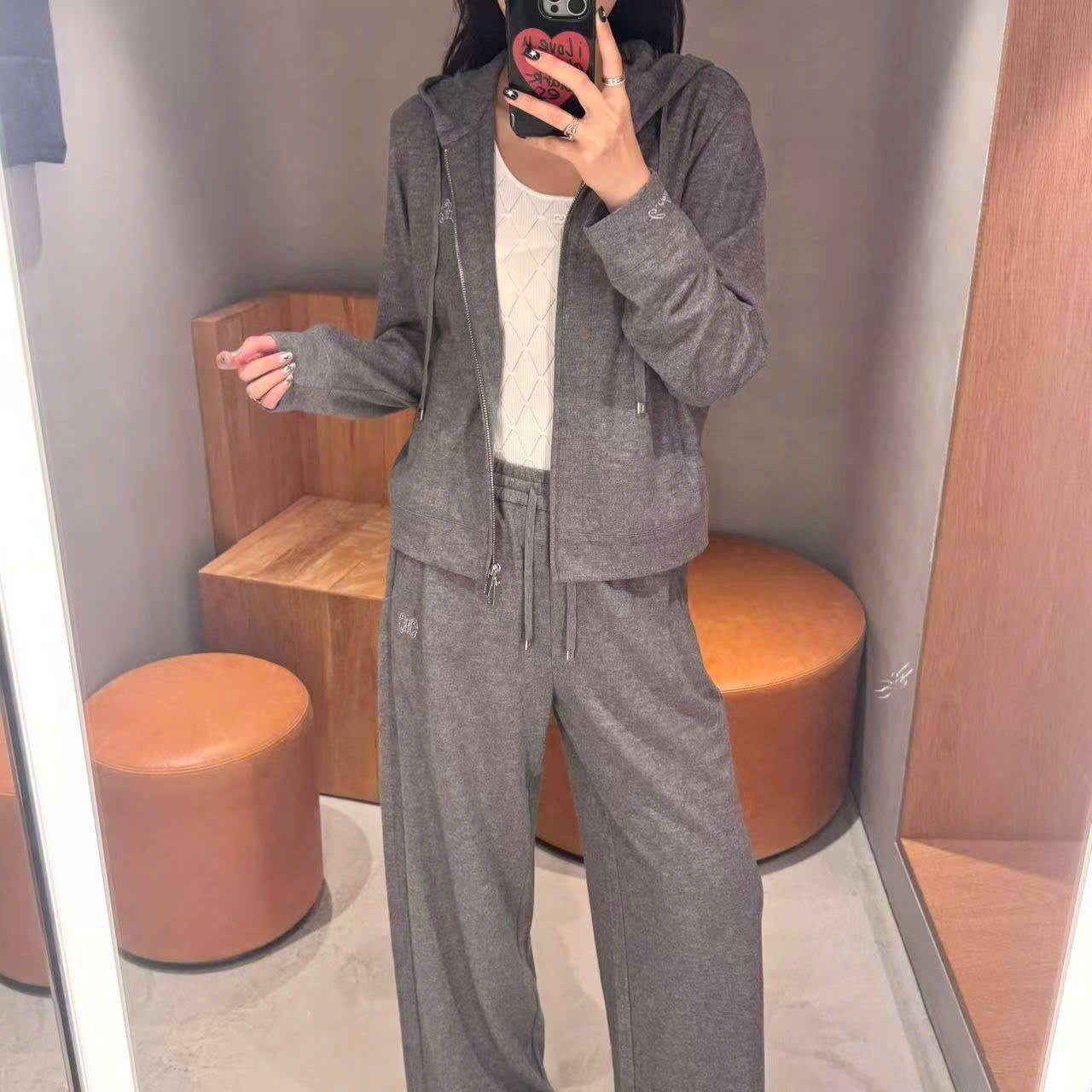  Áo khoác len xám có mũ , logo CC lồng 1 bên (SET) 