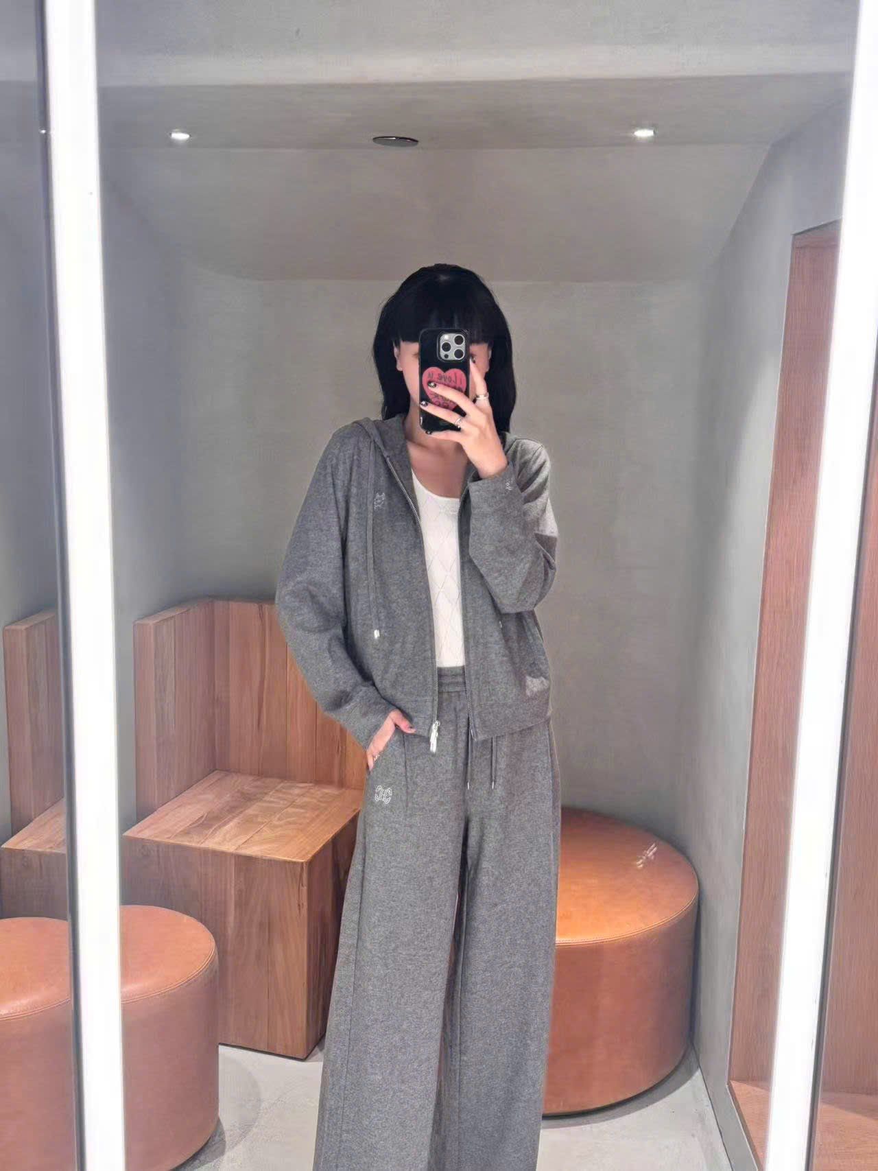  Áo khoác len xám có mũ , logo CC lồng 1 bên (SET) 