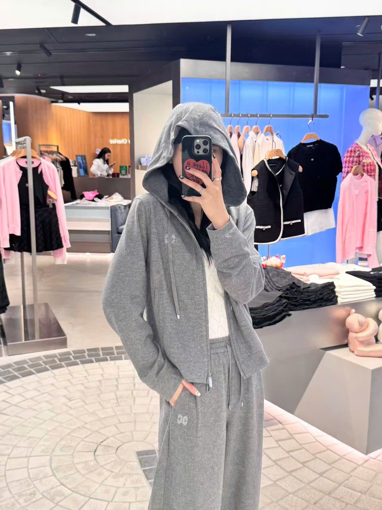  2.Quần len xám , dây rút logo lồng 1 bên set 