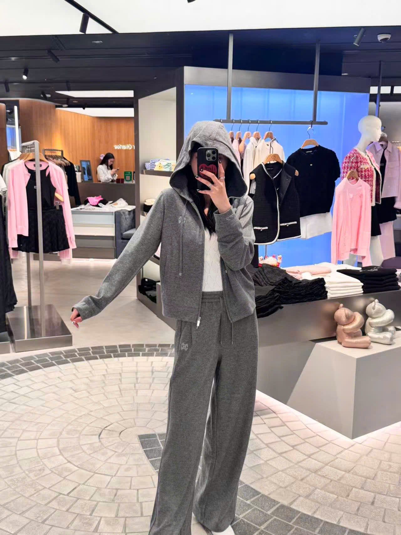  Áo khoác len xám có mũ , logo CC lồng 1 bên (SET) 