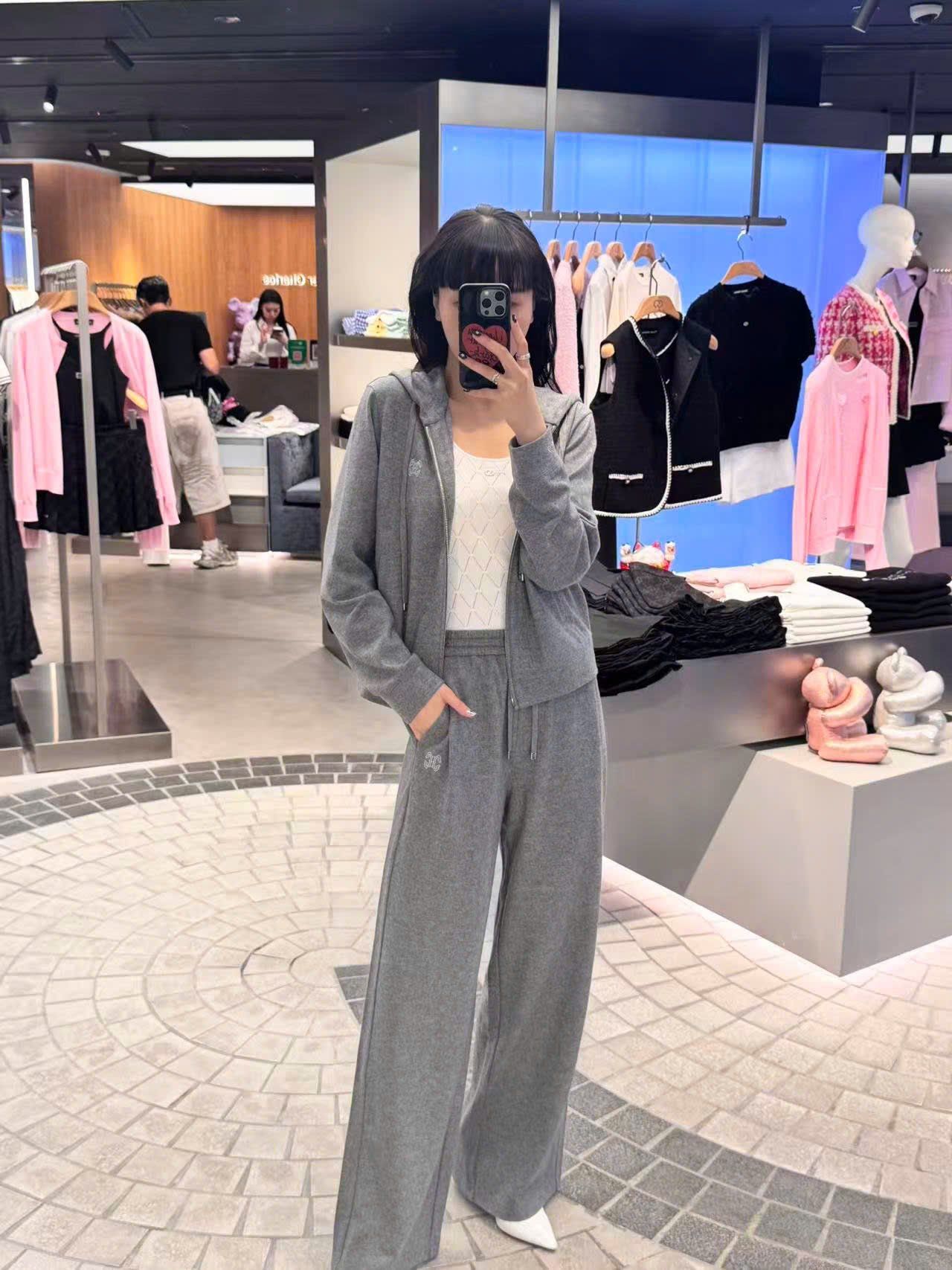  2.Quần len xám , dây rút logo lồng 1 bên set 