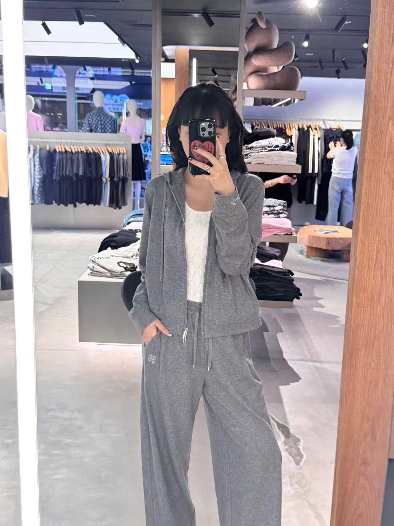  Áo khoác len xám có mũ , logo CC lồng 1 bên (SET) 