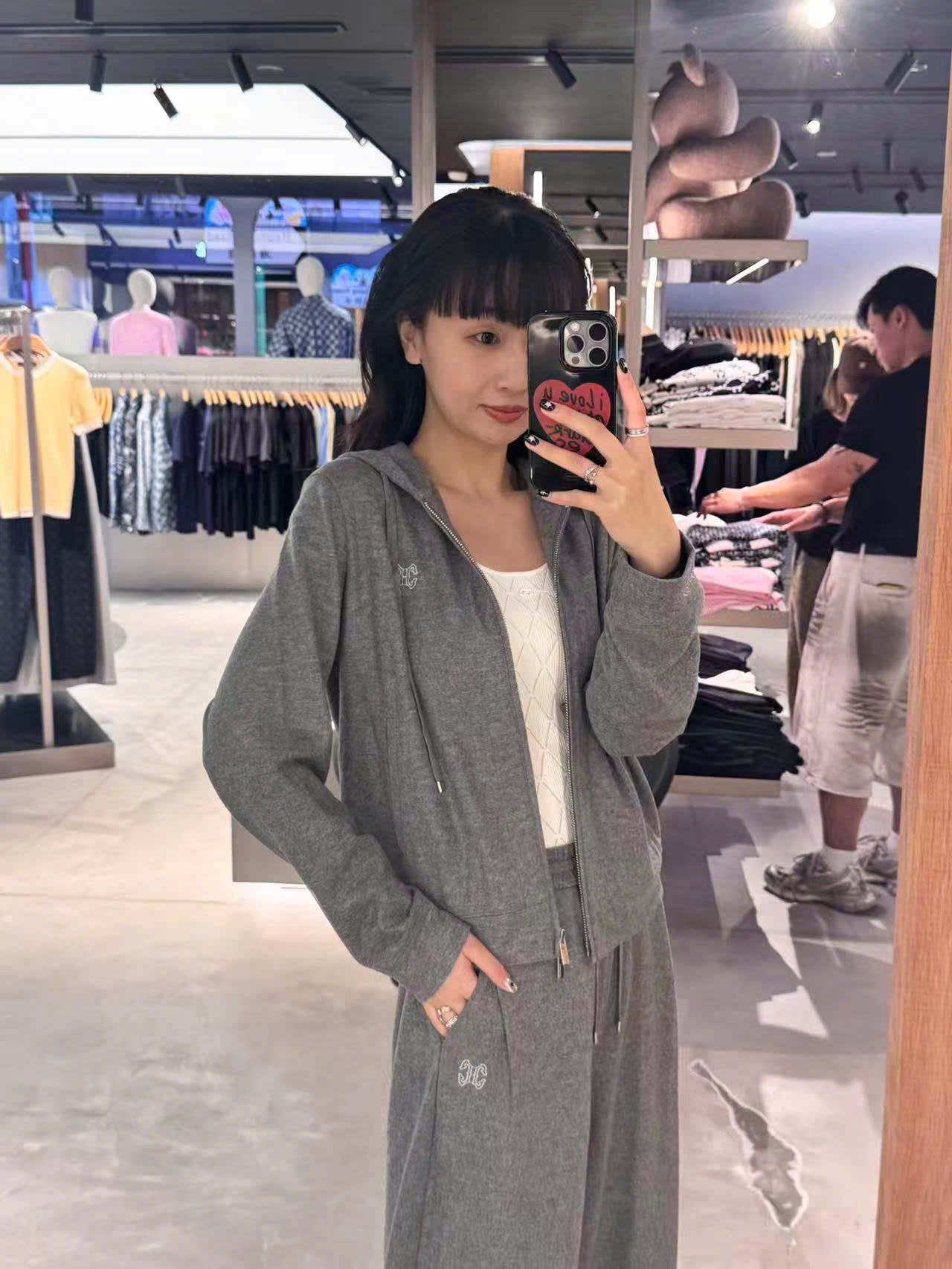  Áo khoác len xám có mũ , logo CC lồng 1 bên (SET) 