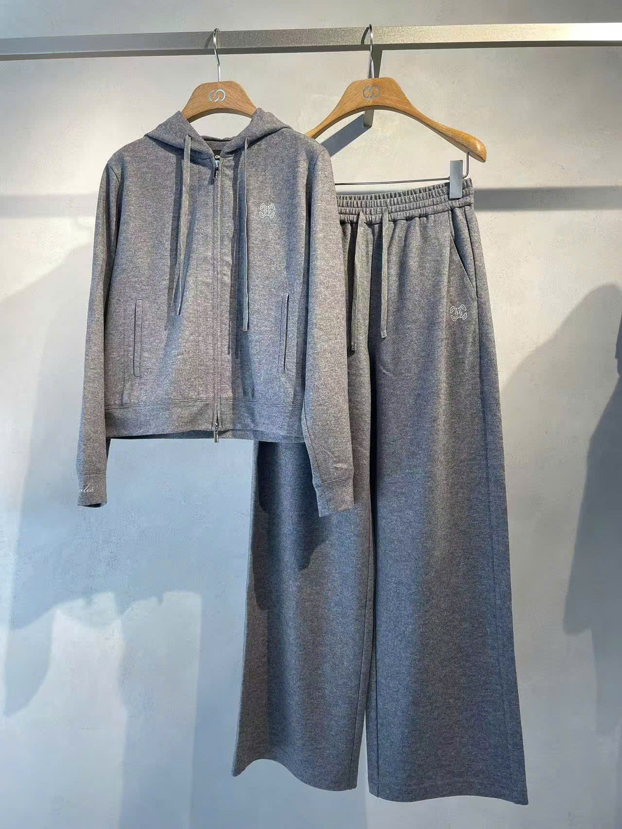  2.Quần len xám , dây rút logo lồng 1 bên set 