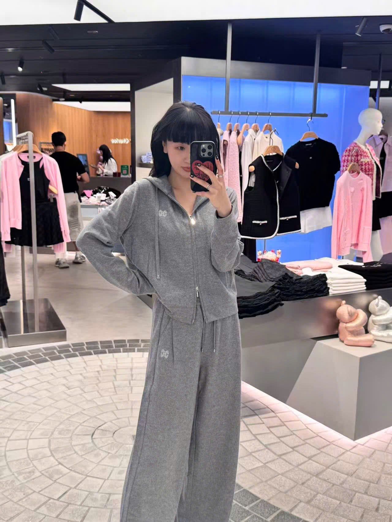  2.Quần len xám , dây rút logo lồng 1 bên set 