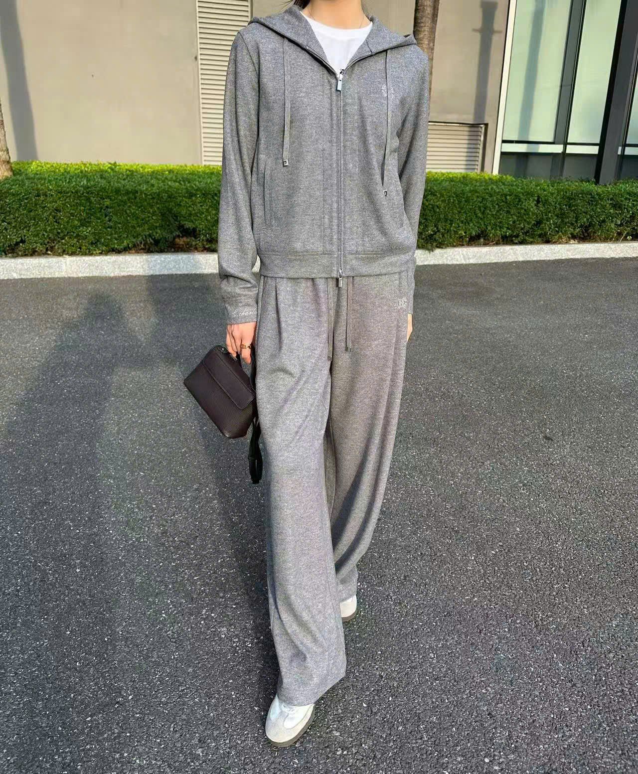  2.Quần len xám , dây rút logo lồng 1 bên set 