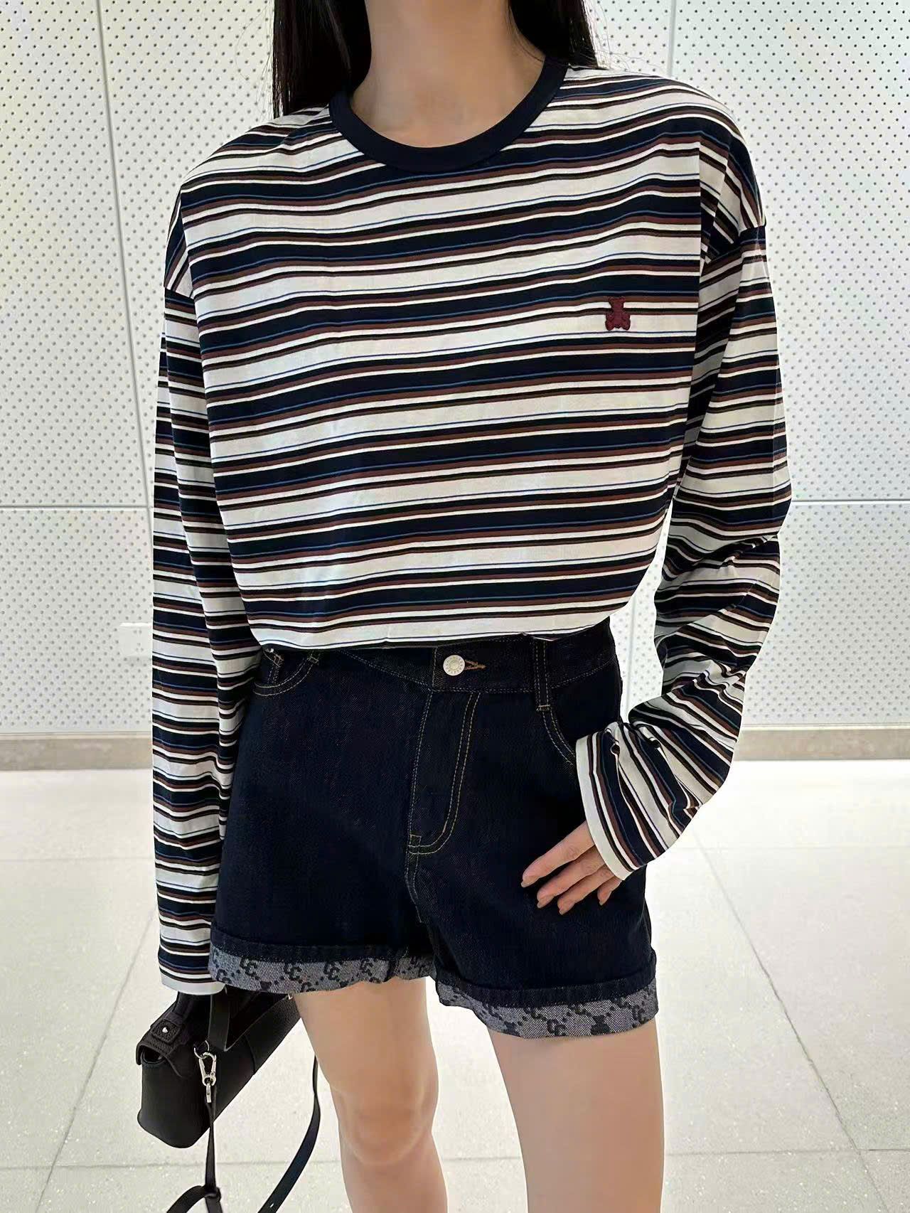  Áo thun kẻ ngang gấu hồng nhỏ trước ngực 