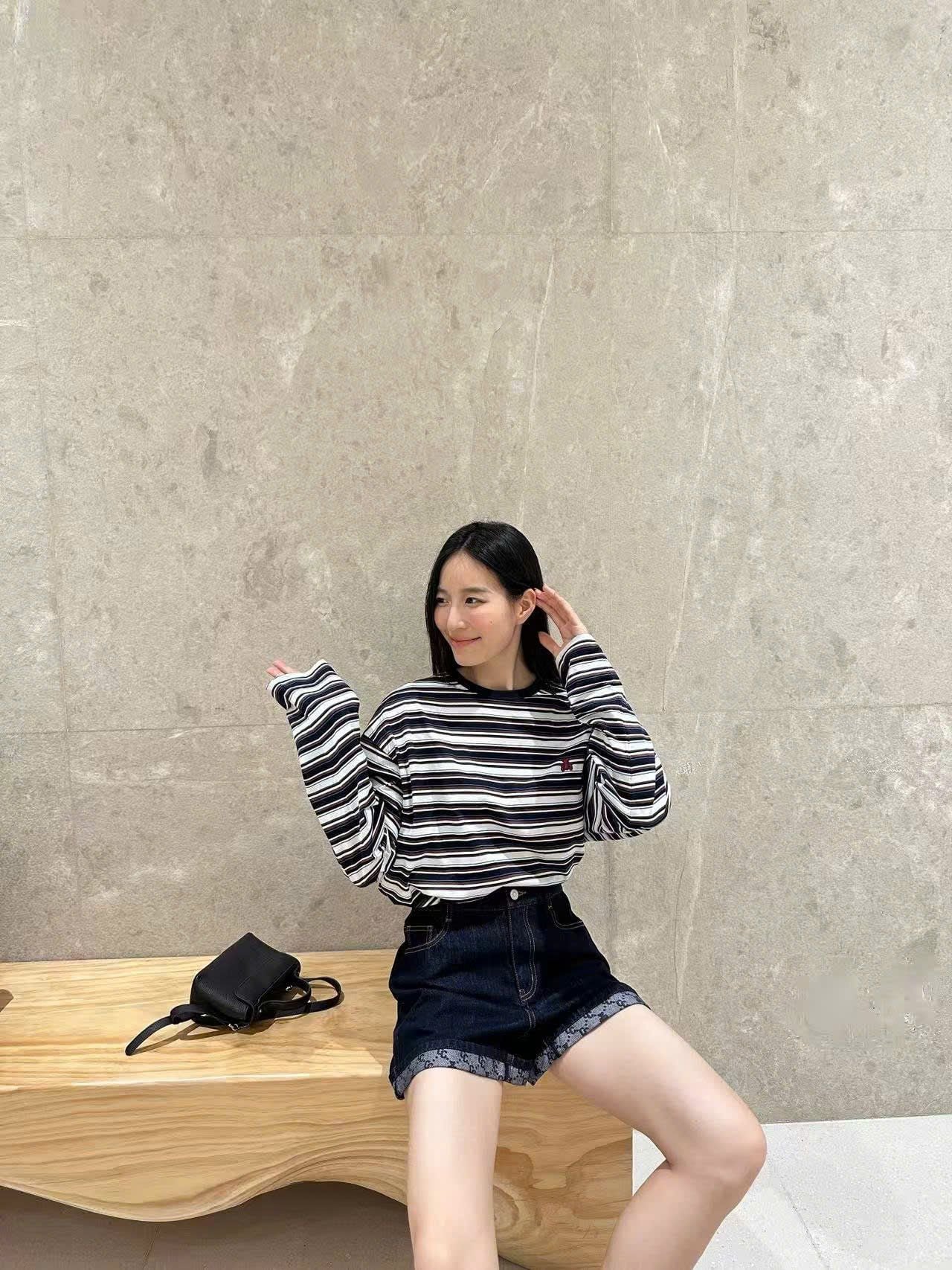  5.Quần sooc Jean xanh gấp gấu Logo 