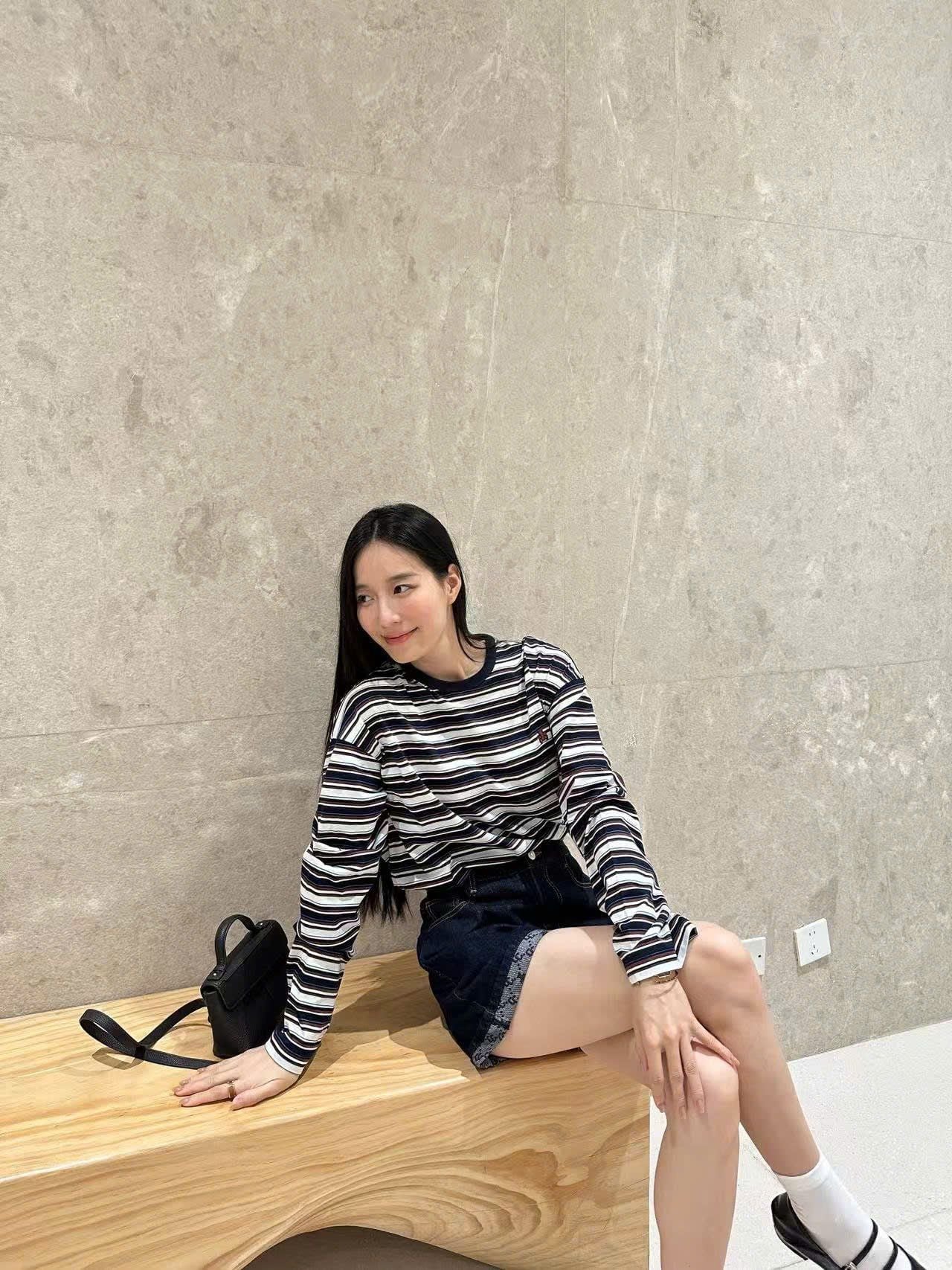  5.Quần sooc Jean xanh gấp gấu Logo 