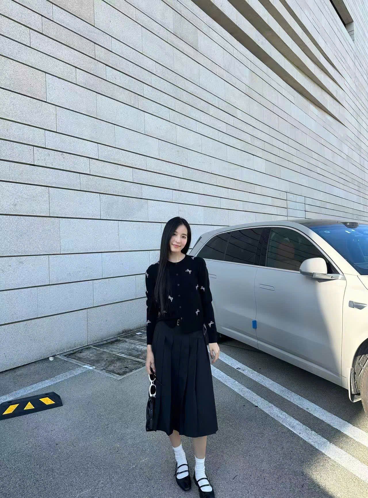  Áo CDG đen nơ trắng, cổ tròn dài tay 