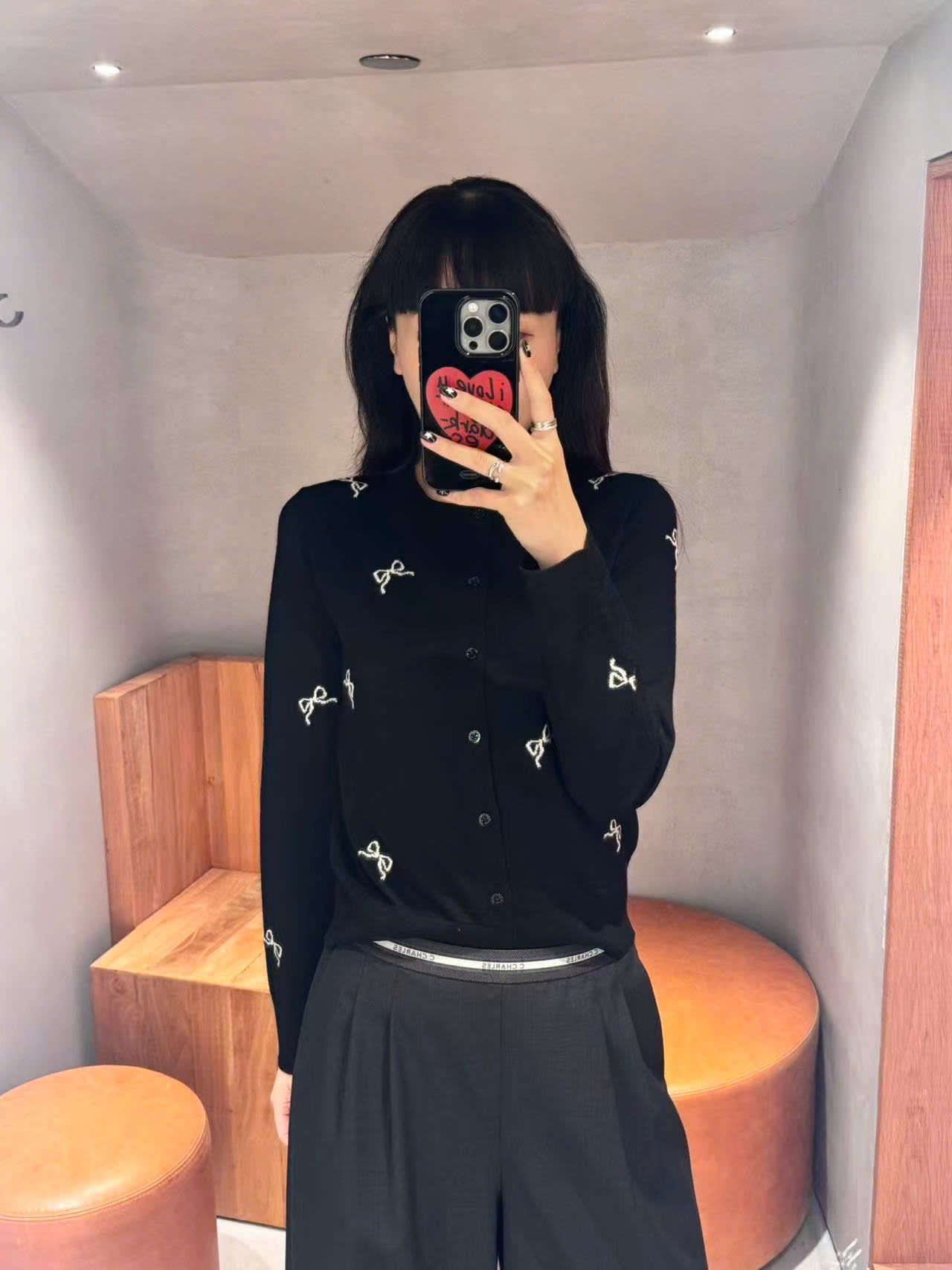  Áo CDG đen nơ trắng, cổ tròn dài tay 