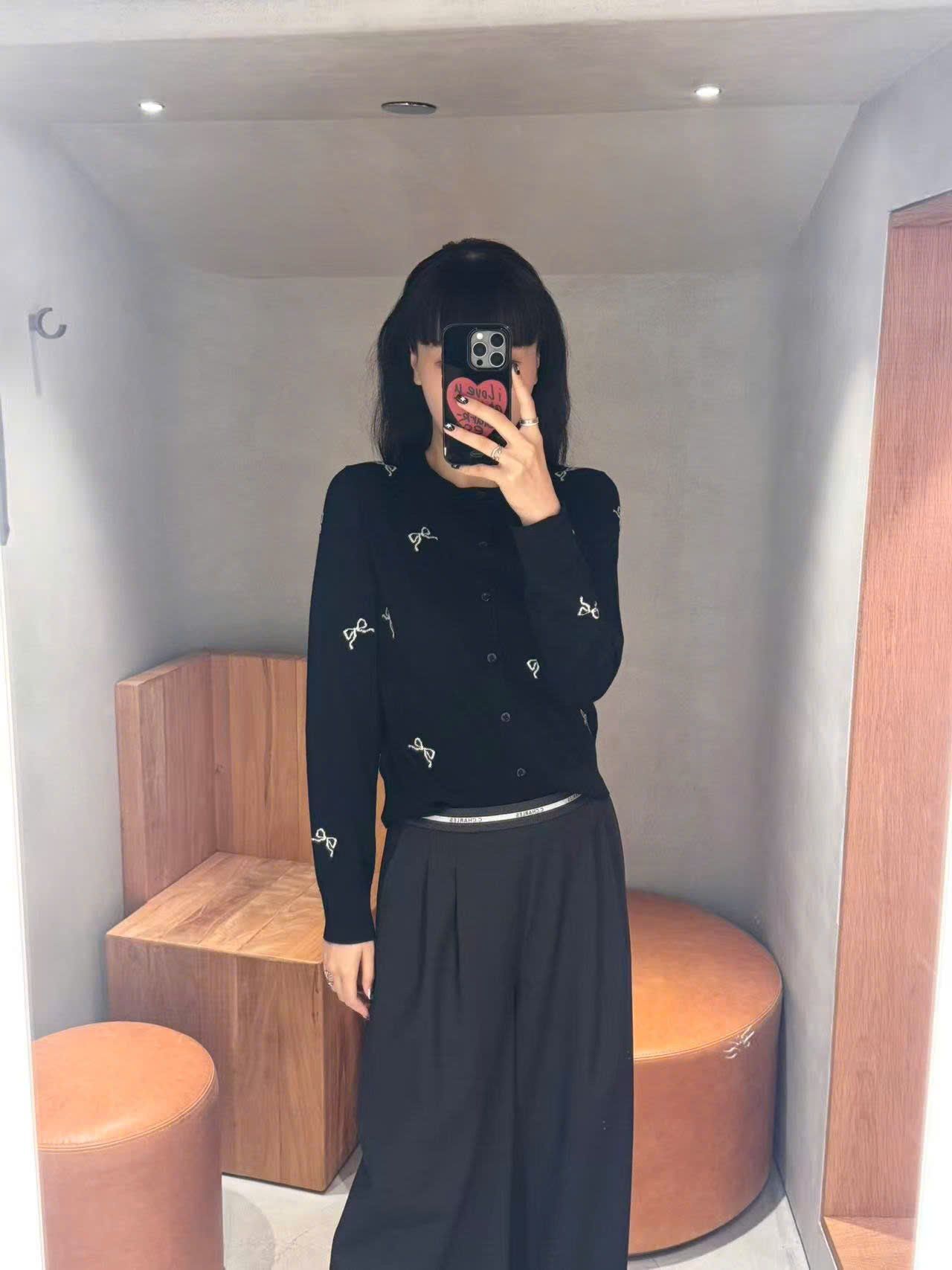  Áo CDG đen nơ trắng, cổ tròn dài tay 