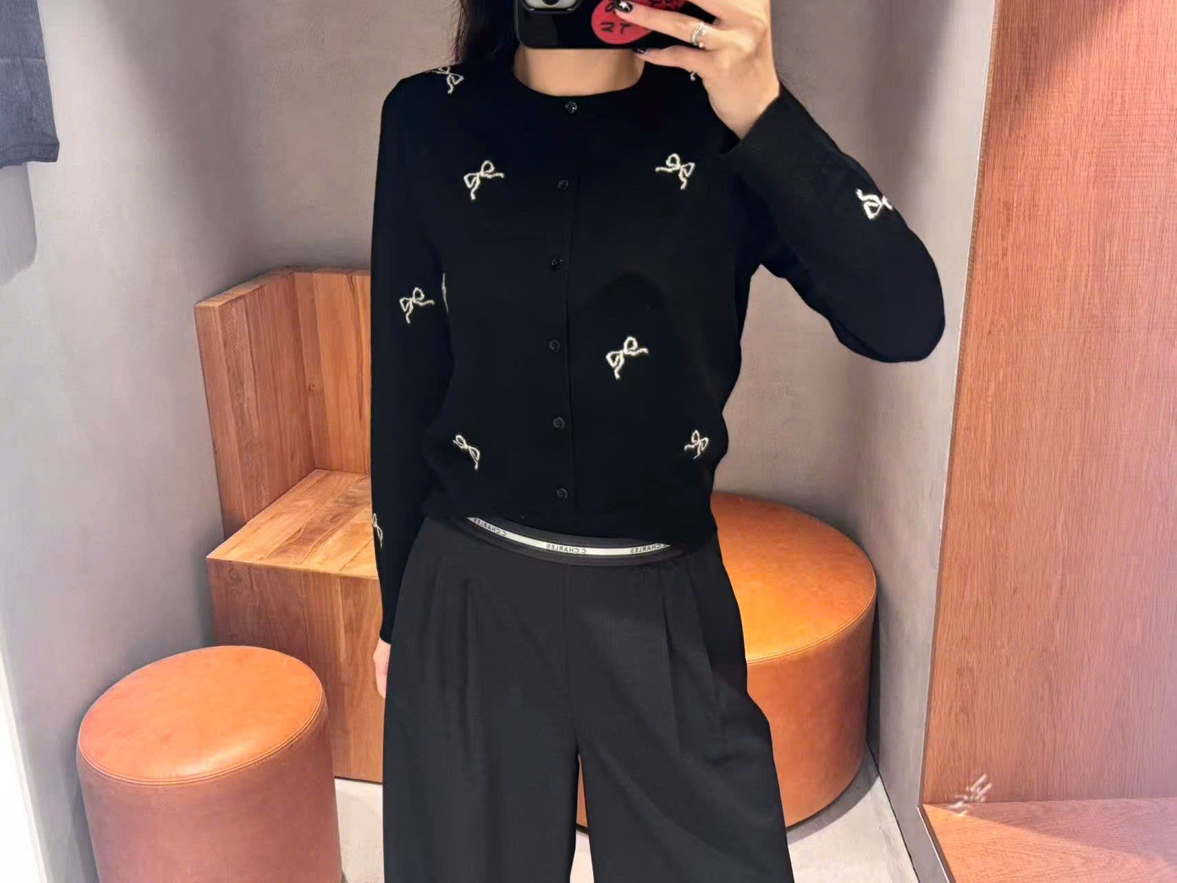  Áo CDG đen nơ trắng, cổ tròn dài tay 