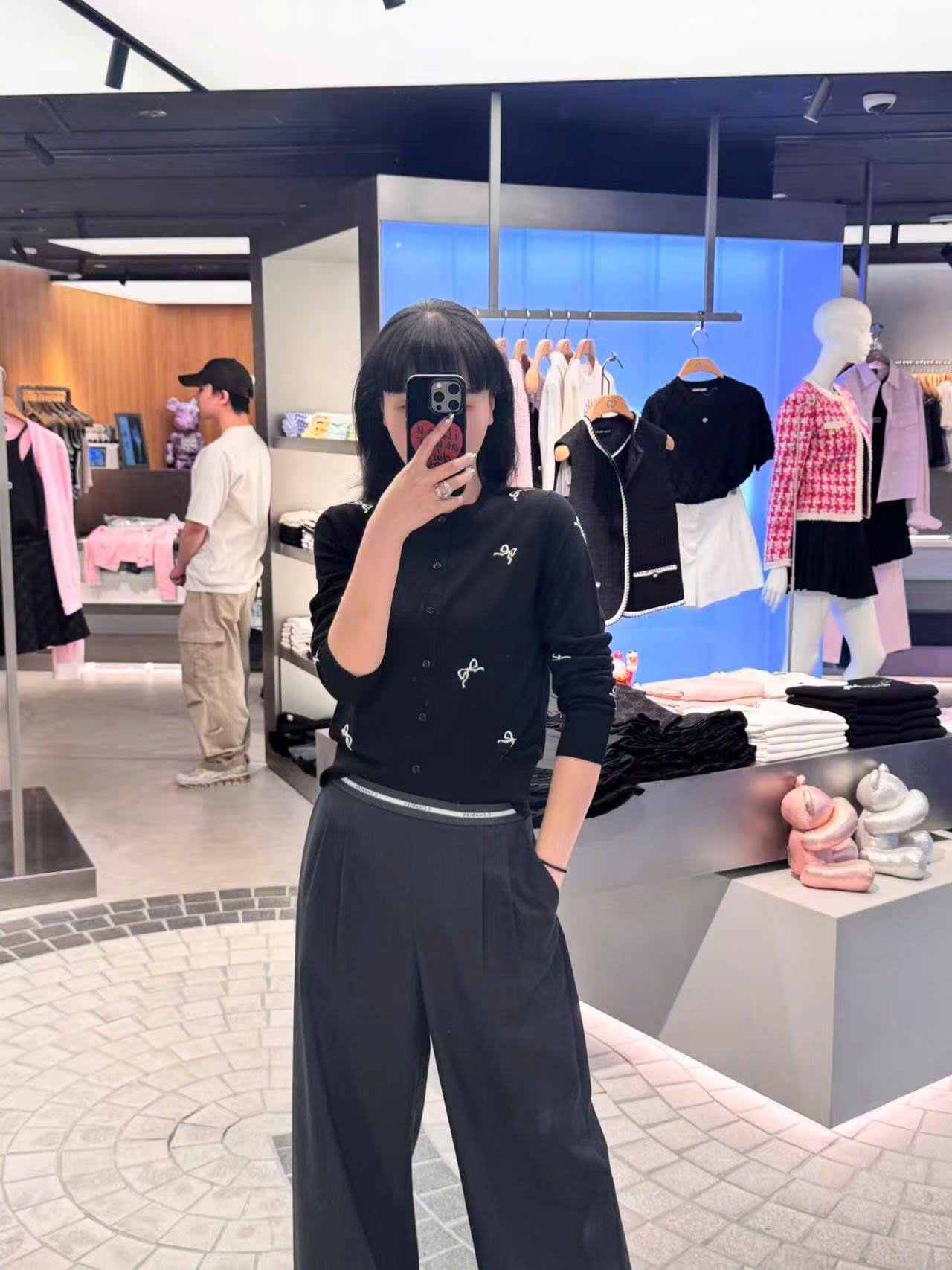  Áo CDG đen nơ trắng, cổ tròn dài tay 