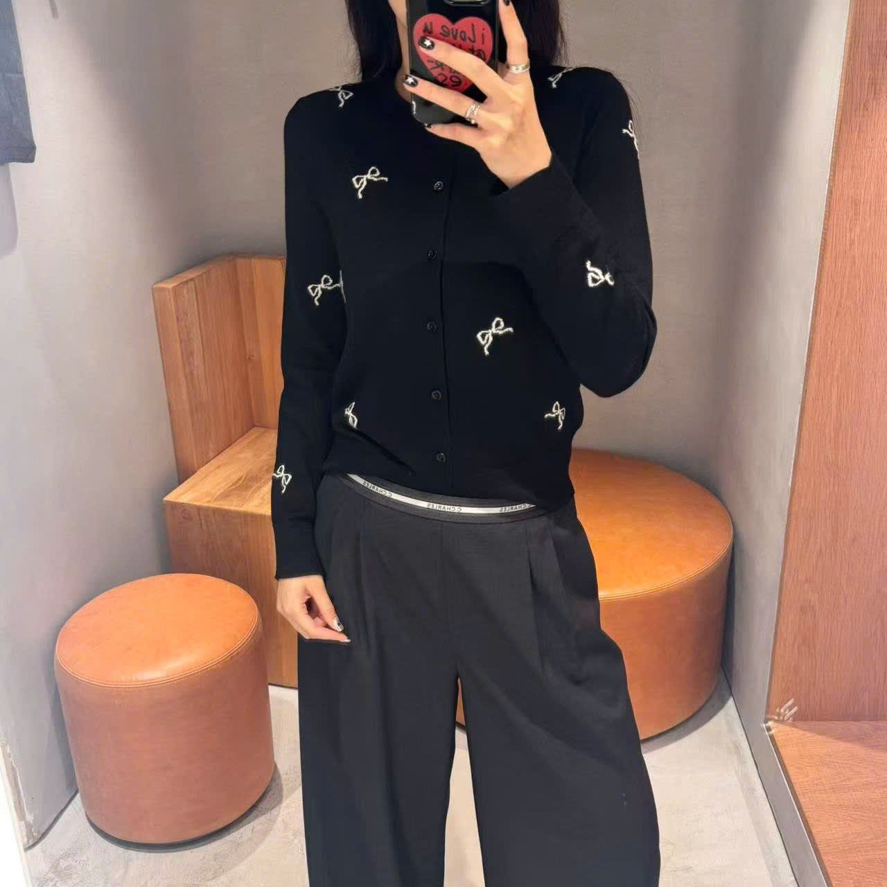  Áo CDG đen nơ trắng, cổ tròn dài tay 