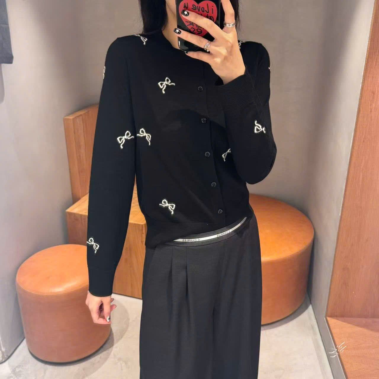  Áo CDG đen nơ trắng, cổ tròn dài tay 