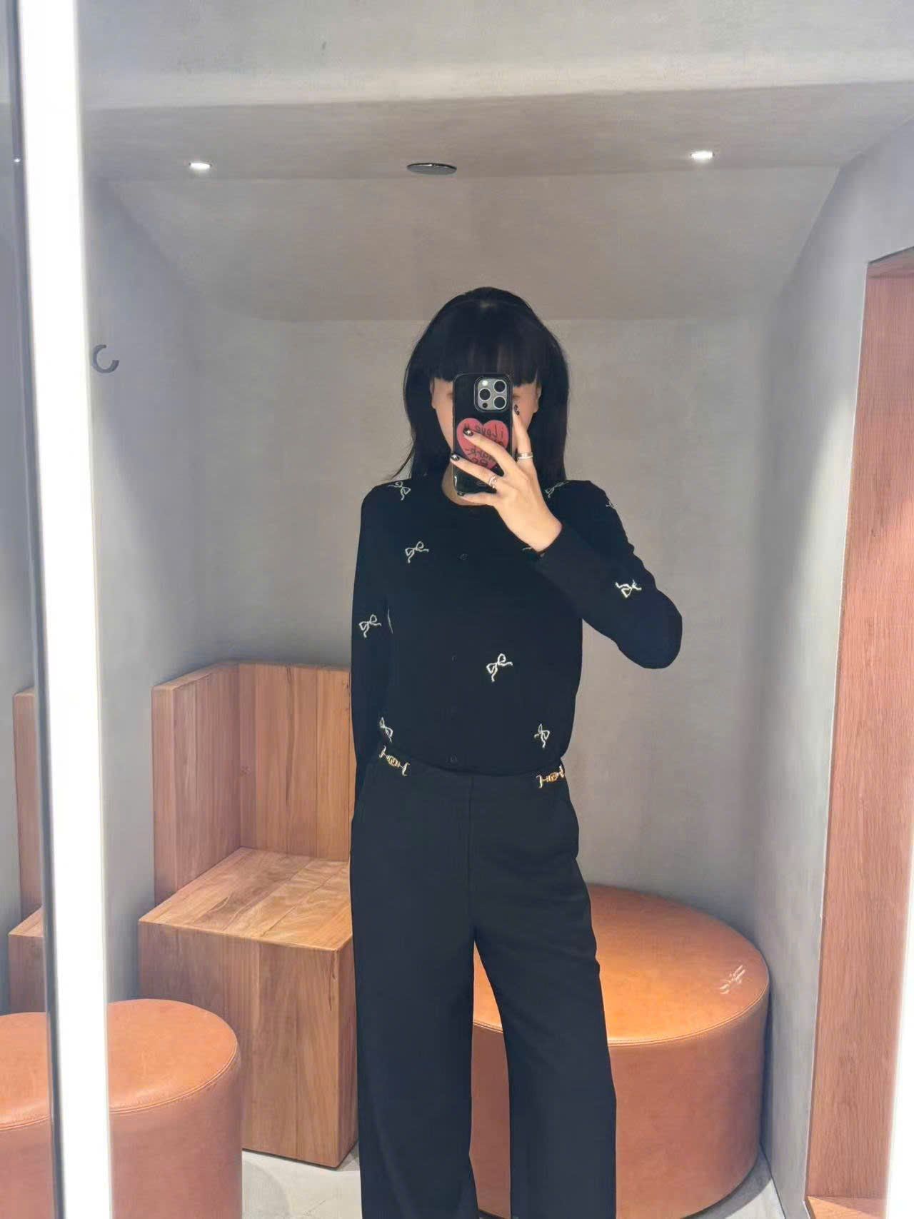  Quần vải đen xích vàng ss25 