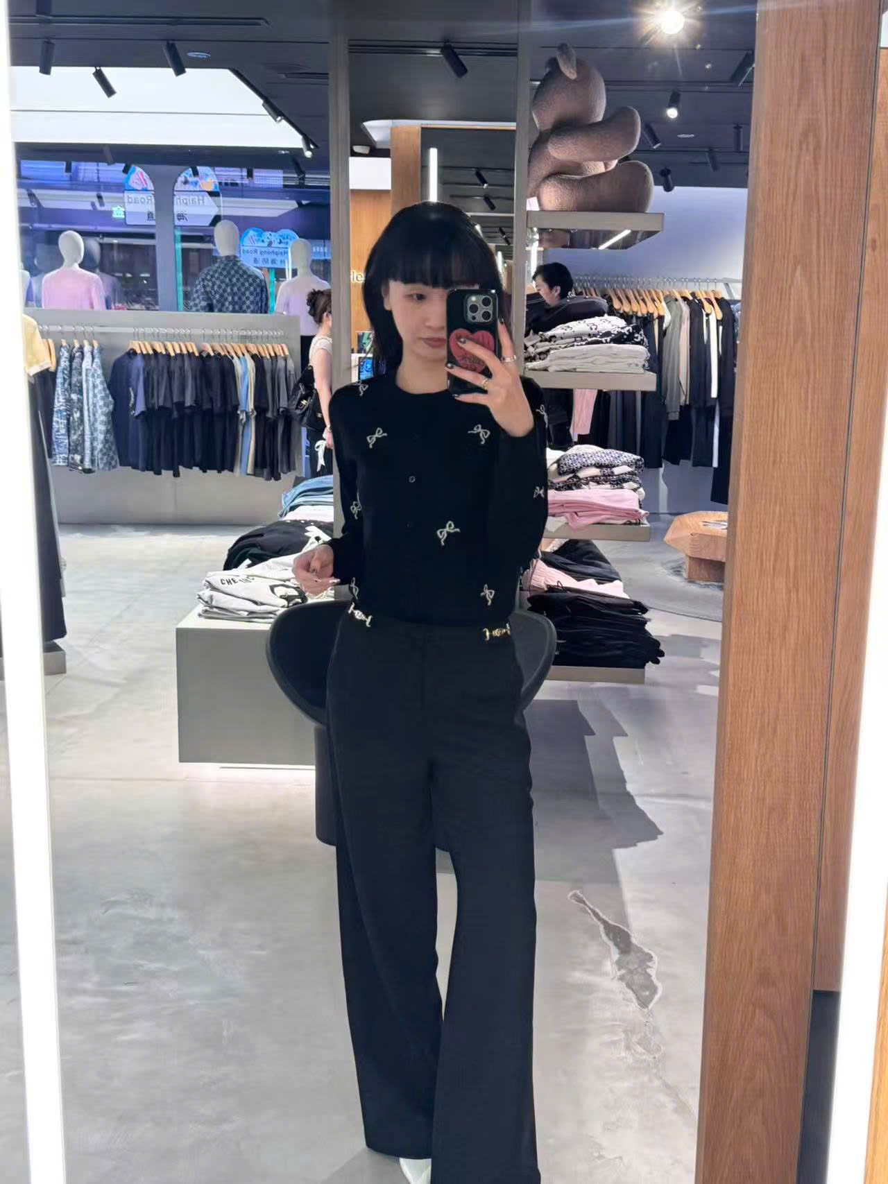  Áo CDG đen nơ trắng, cổ tròn dài tay 