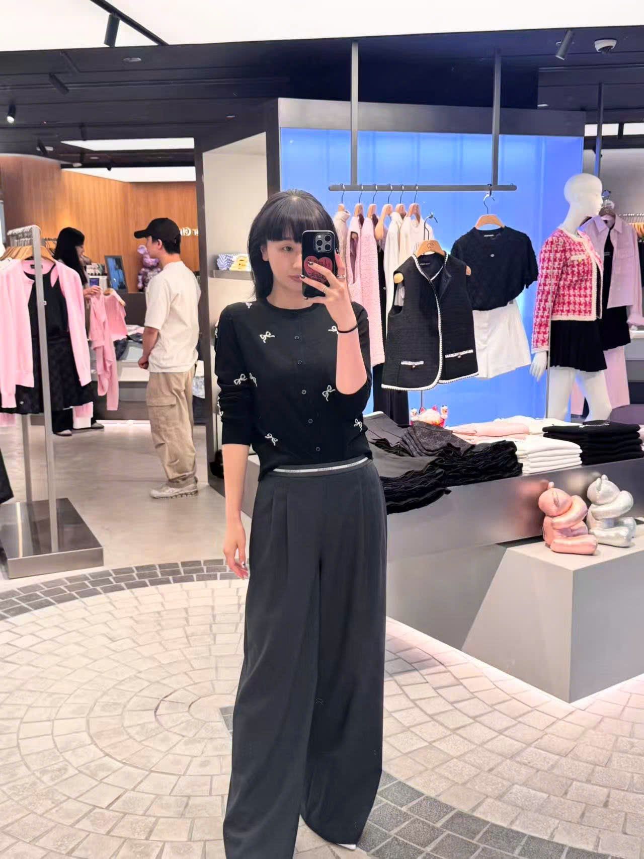  Áo CDG đen nơ trắng, cổ tròn dài tay 