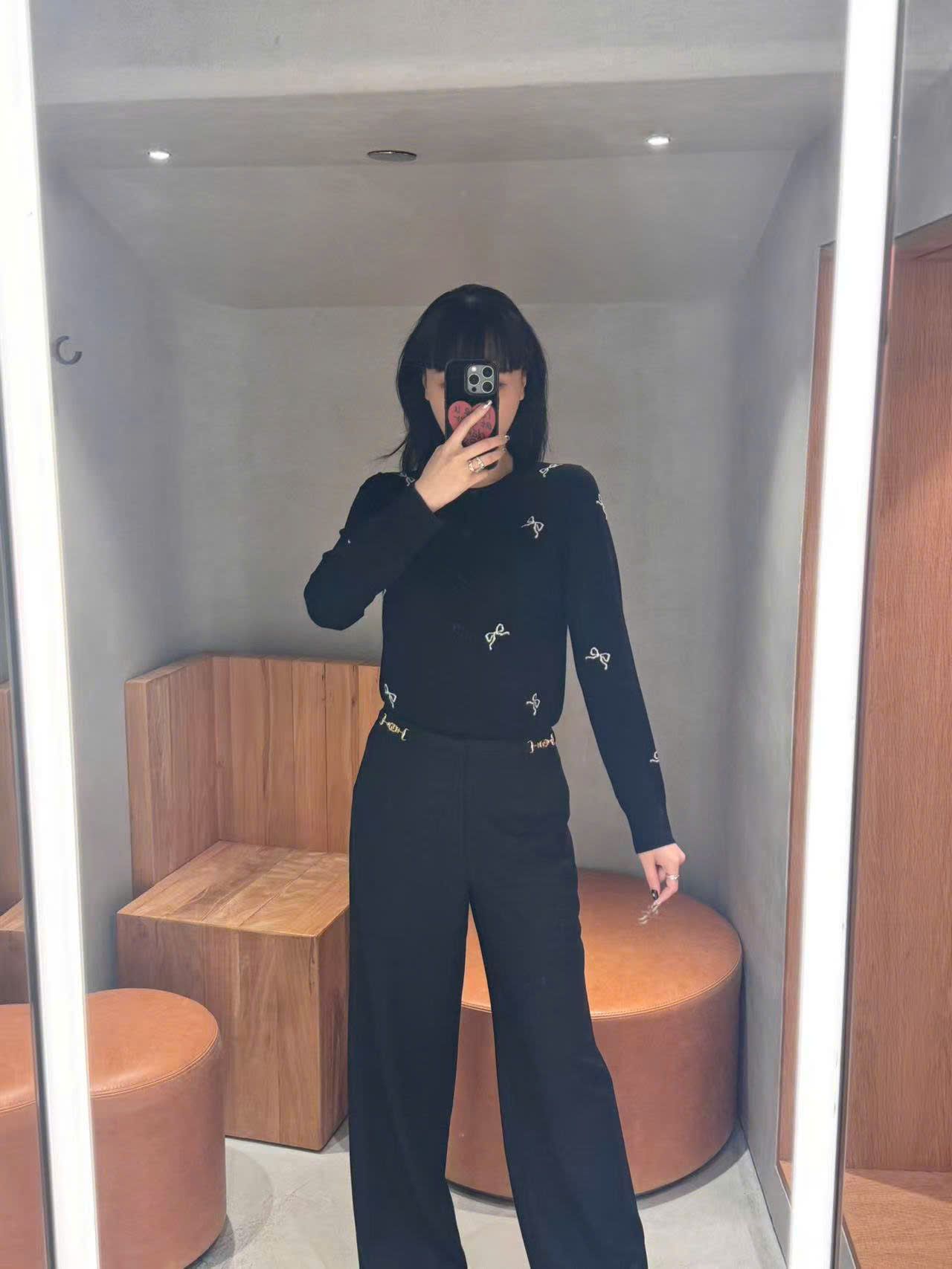  Áo CDG đen nơ trắng, cổ tròn dài tay 