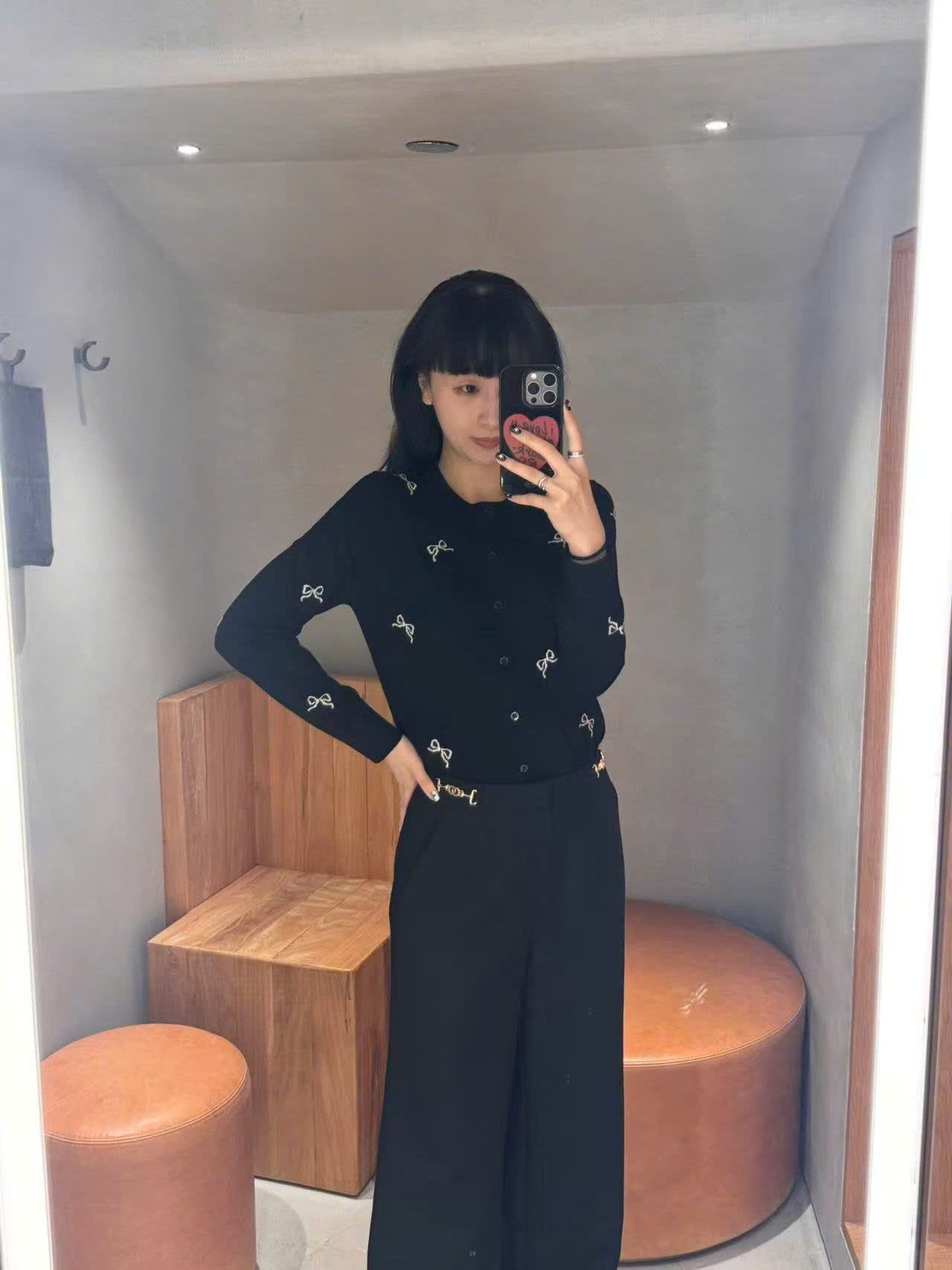  Áo CDG đen nơ trắng, cổ tròn dài tay 