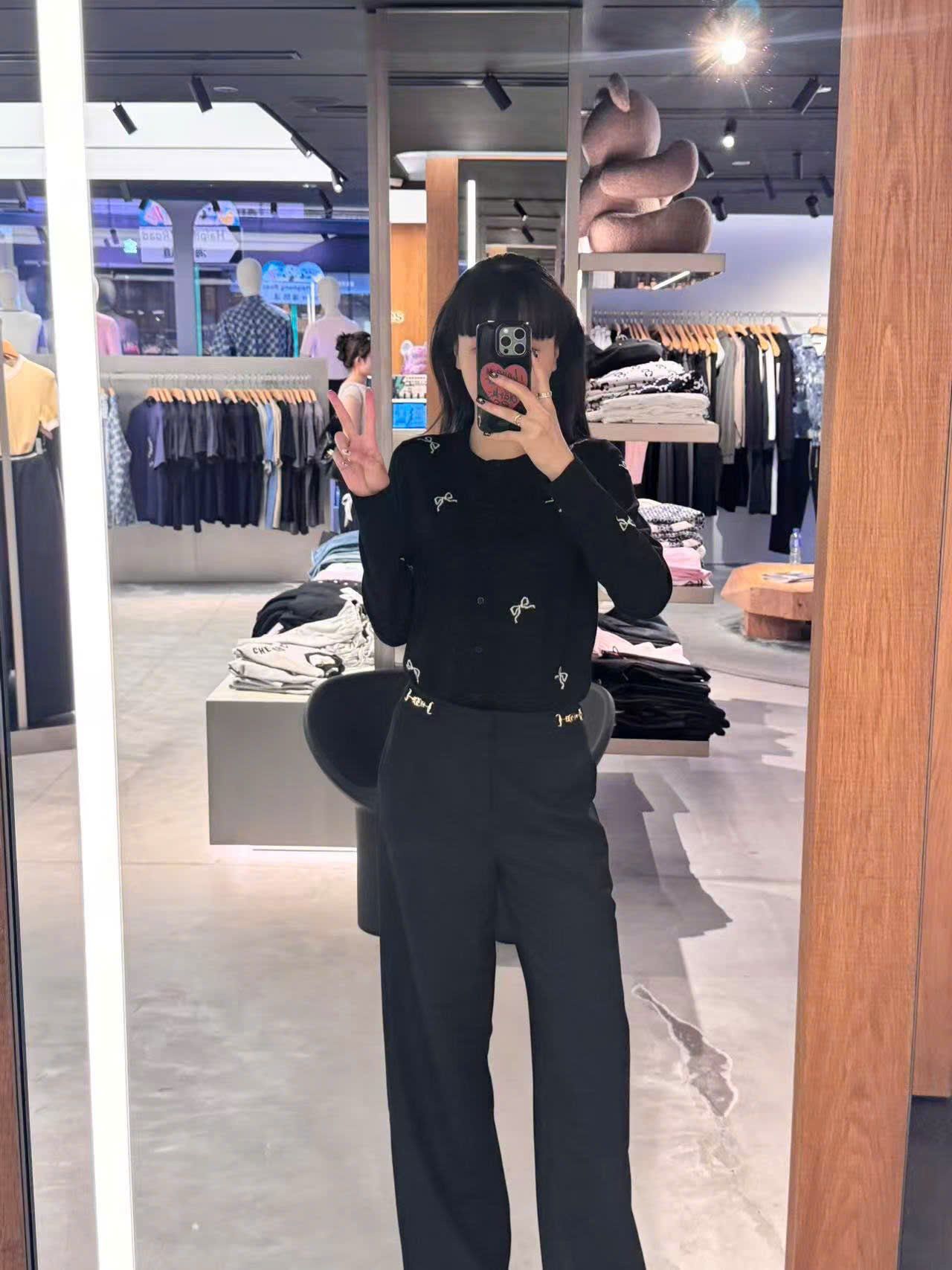  Áo CDG đen nơ trắng, cổ tròn dài tay 