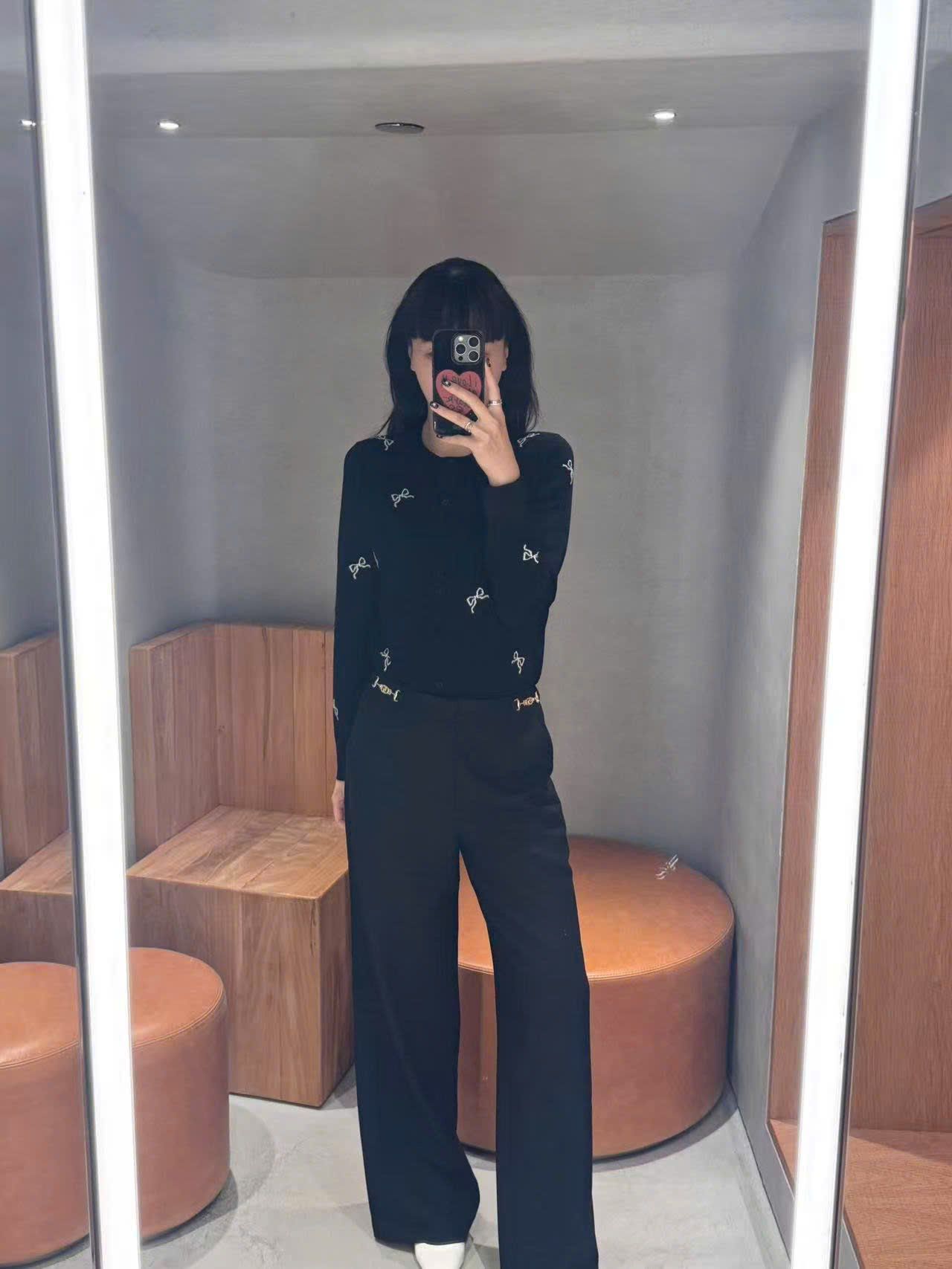  Áo CDG đen nơ trắng, cổ tròn dài tay 