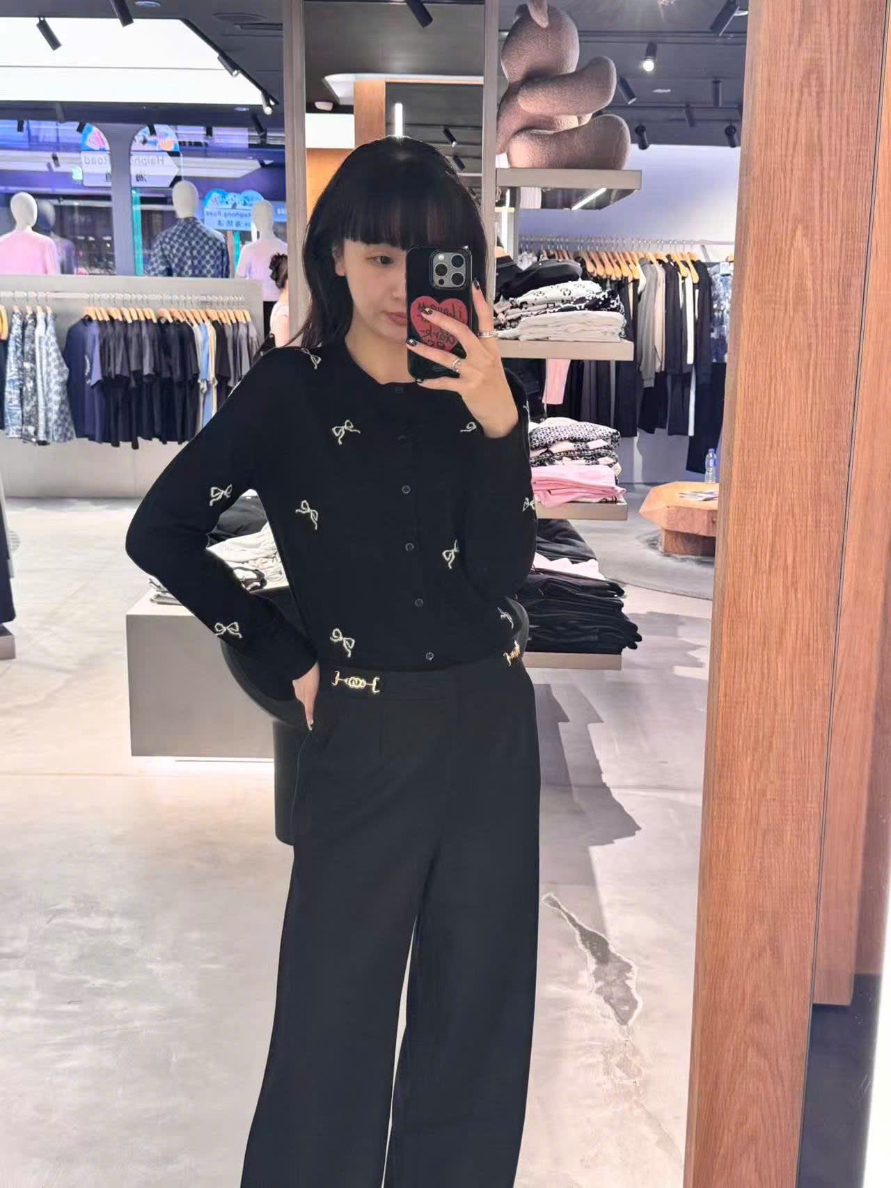  Áo CDG đen nơ trắng, cổ tròn dài tay 