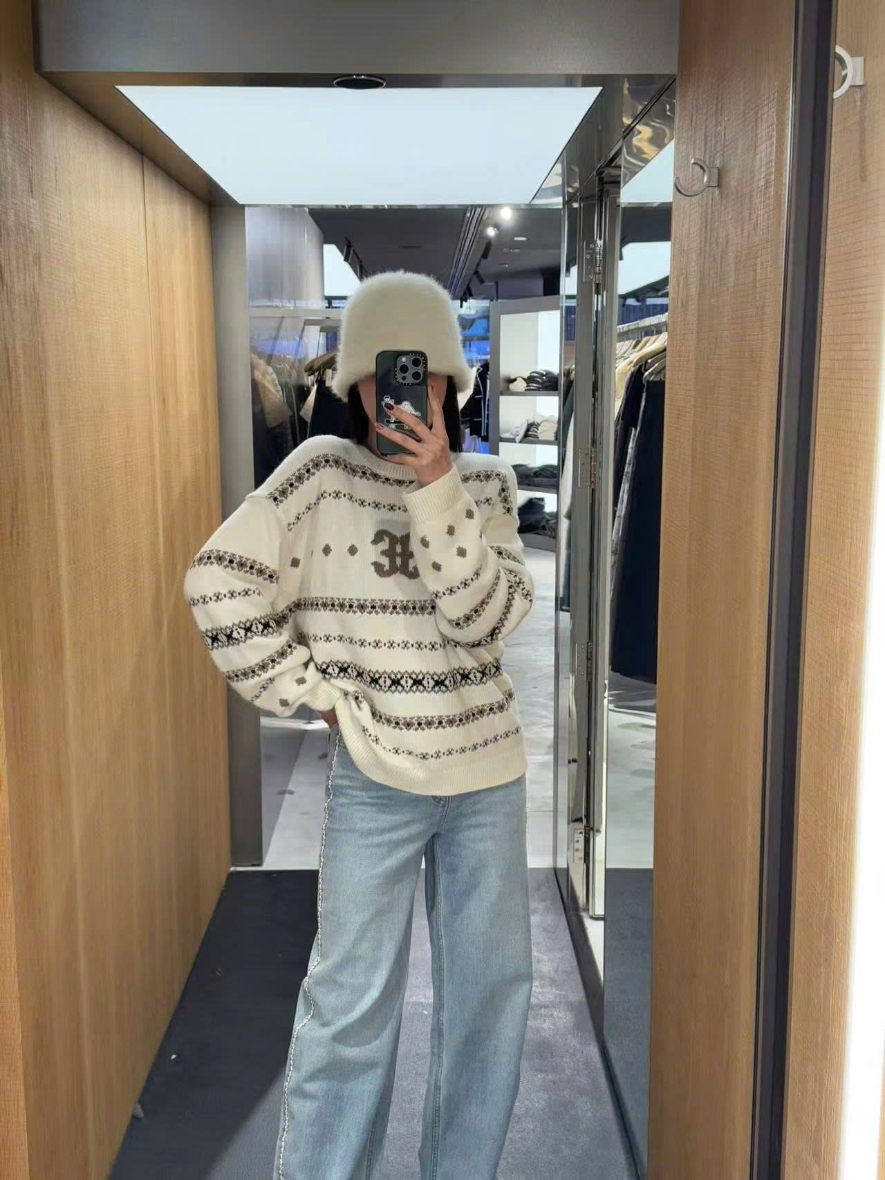  Áo kem dài tay họa tiết thổ cẩm 