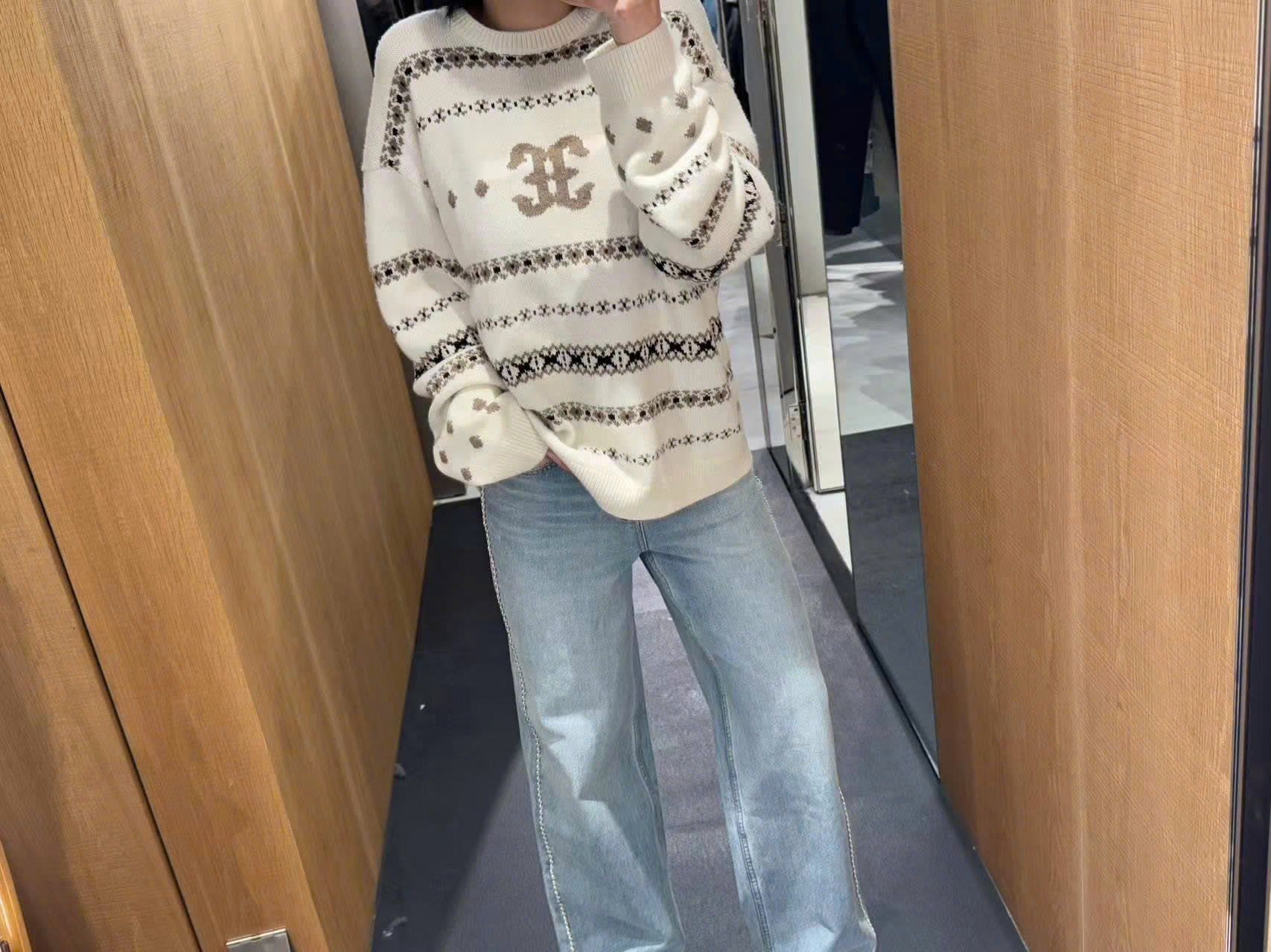  Áo kem dài tay họa tiết thổ cẩm 