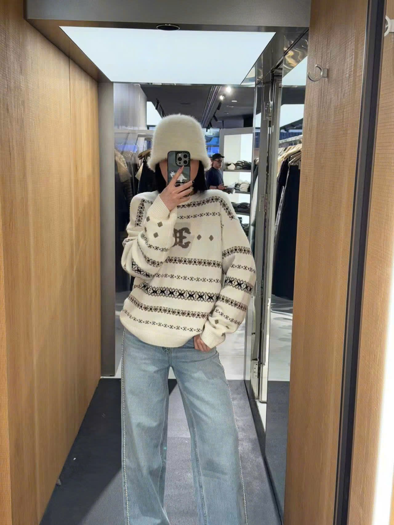  Áo kem dài tay họa tiết thổ cẩm 