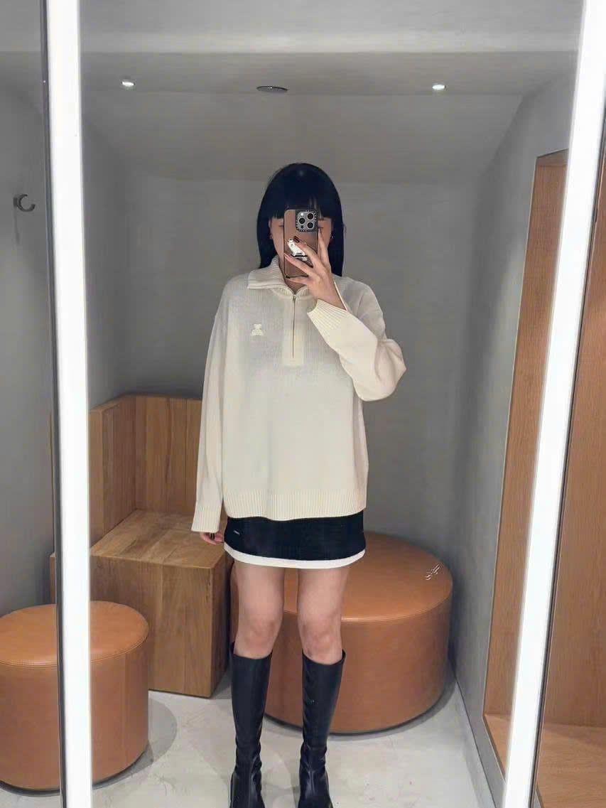  Áo trắng dài tay cổ khóa zip 