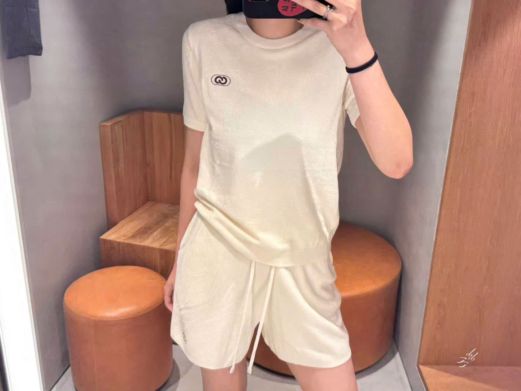  Áo nhung trắng, logo đen 1 bên (Set) 