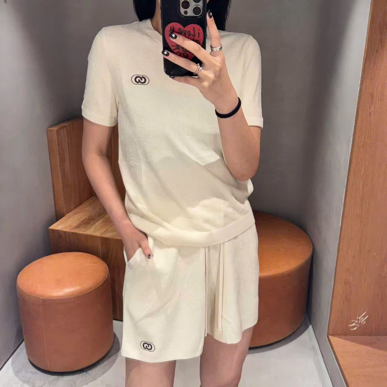  Áo nhung trắng, logo đen 1 bên (Set) 