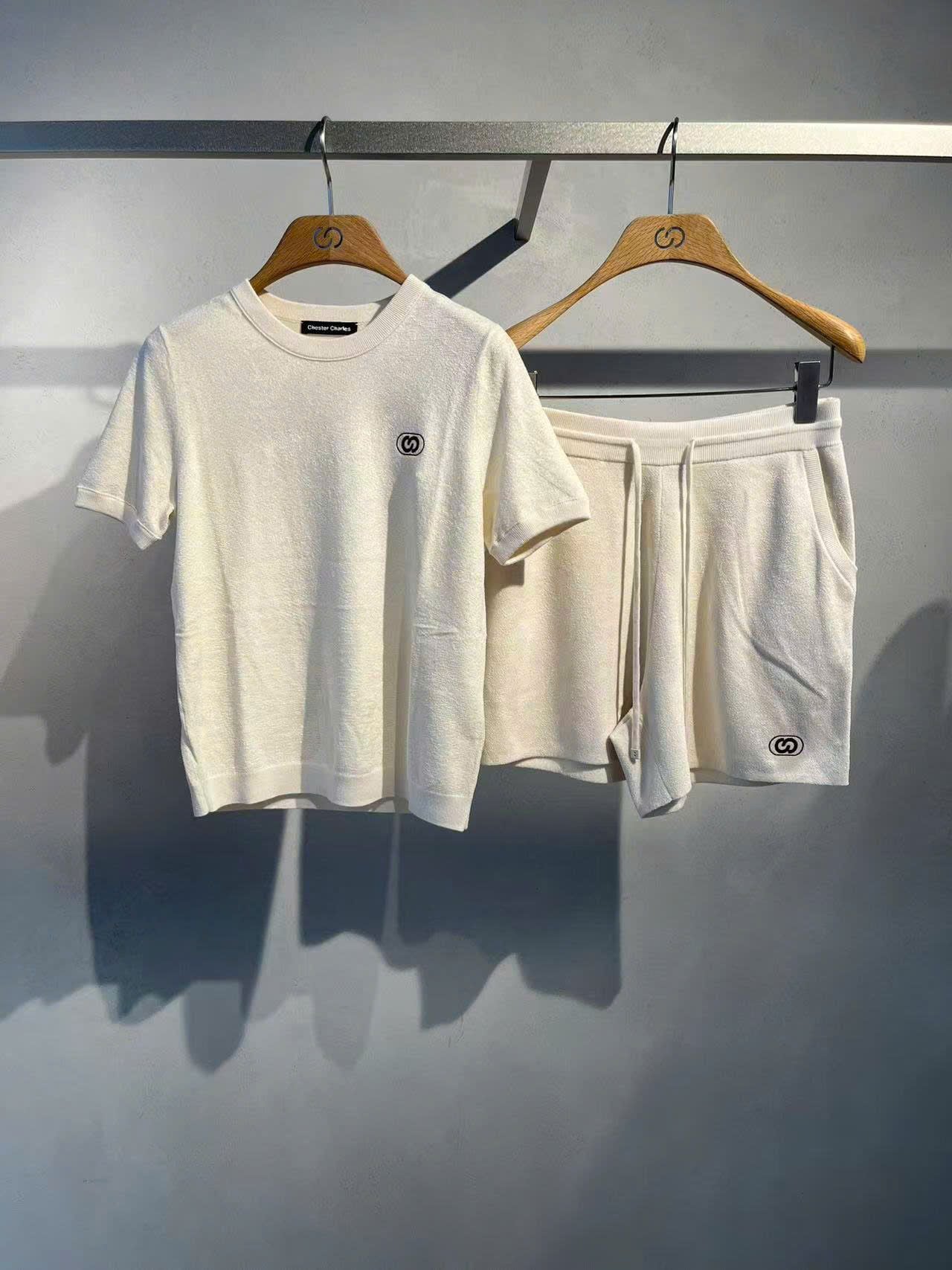  Áo nhung trắng, logo đen 1 bên (Set) 