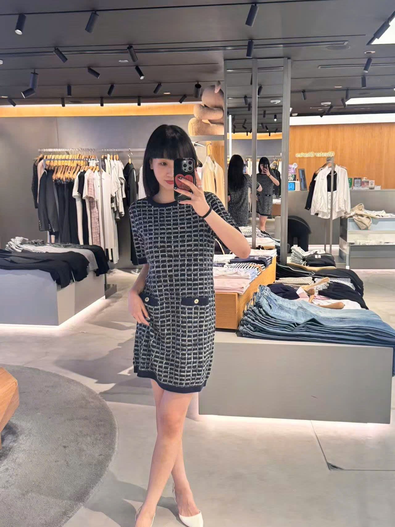  Váy liền thân ô vuông 